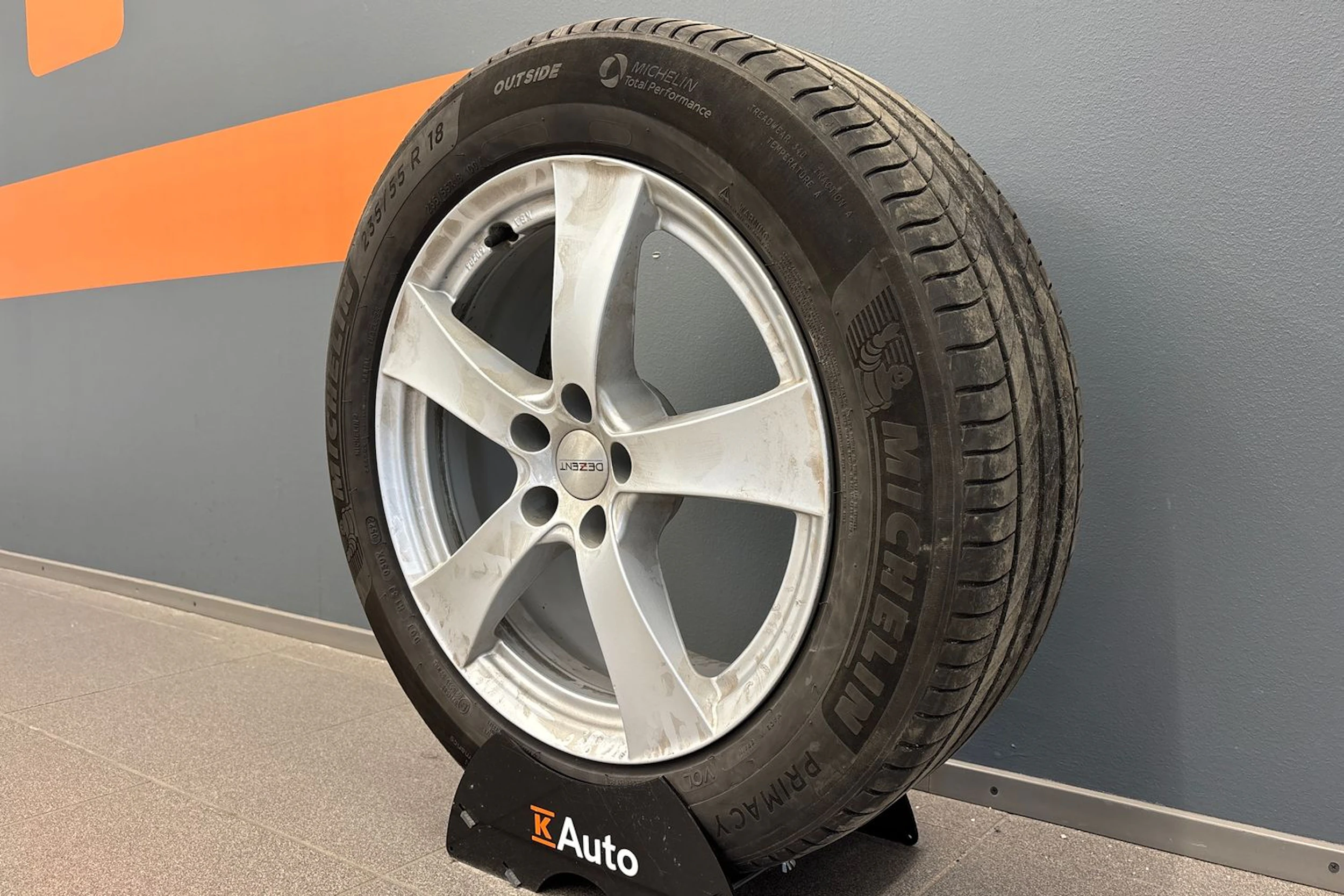 musta Volvo XC40 2019 kuva 10.