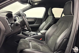 musta Volvo XC40 2019 kuva 11.