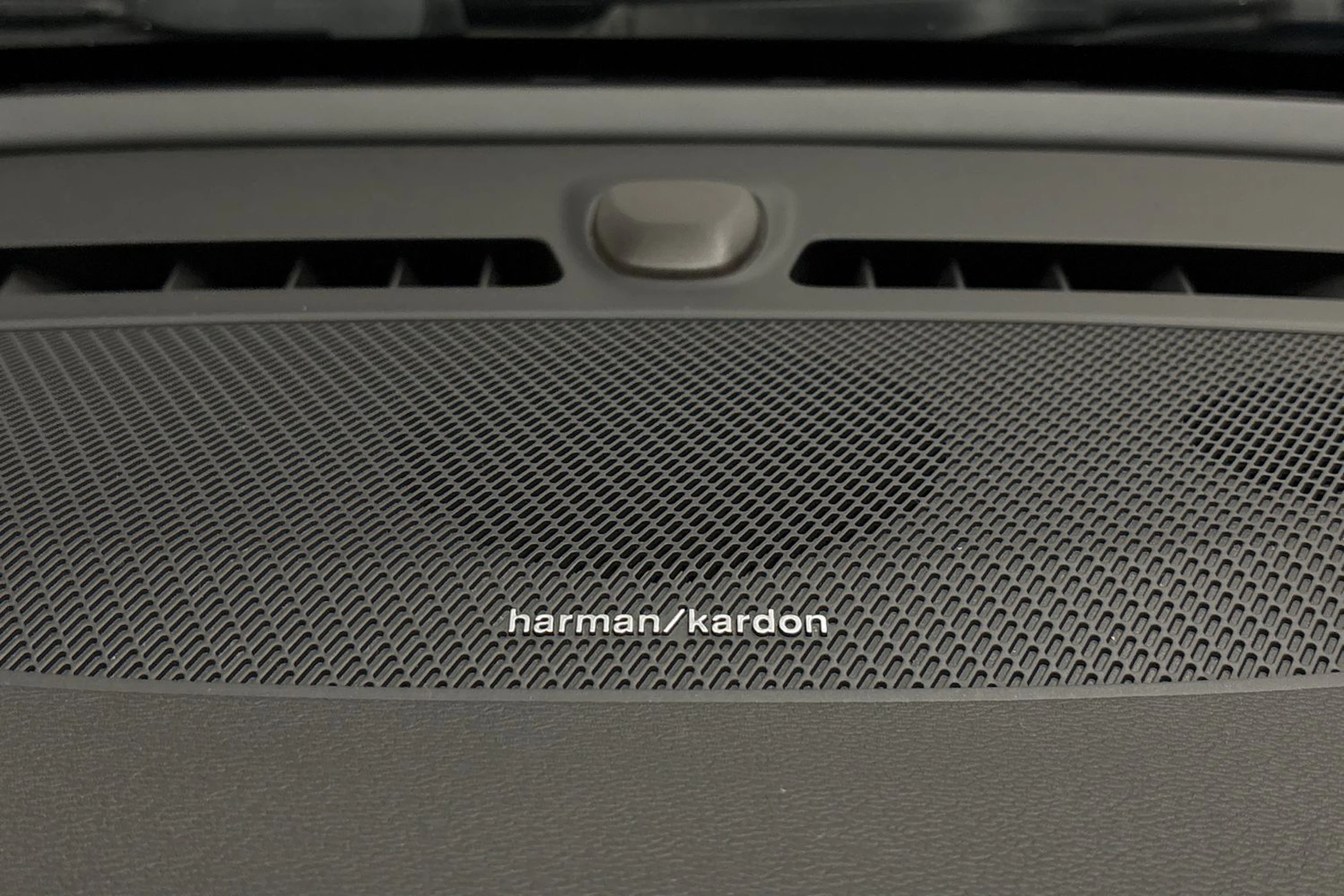 musta Volvo XC40 2019 kuva 12.