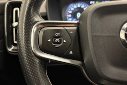 musta Volvo XC40 2019 kuva 14.