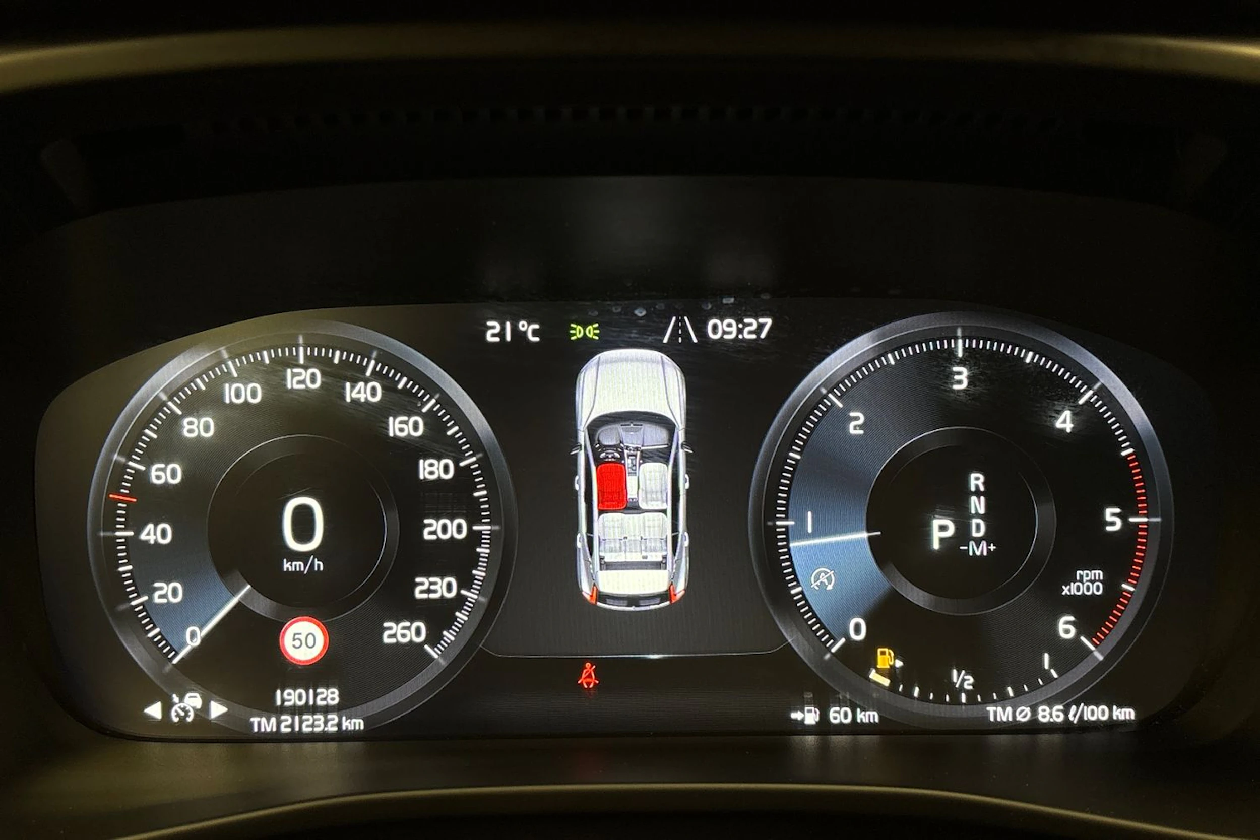 musta Volvo XC40 2019 kuva 16.