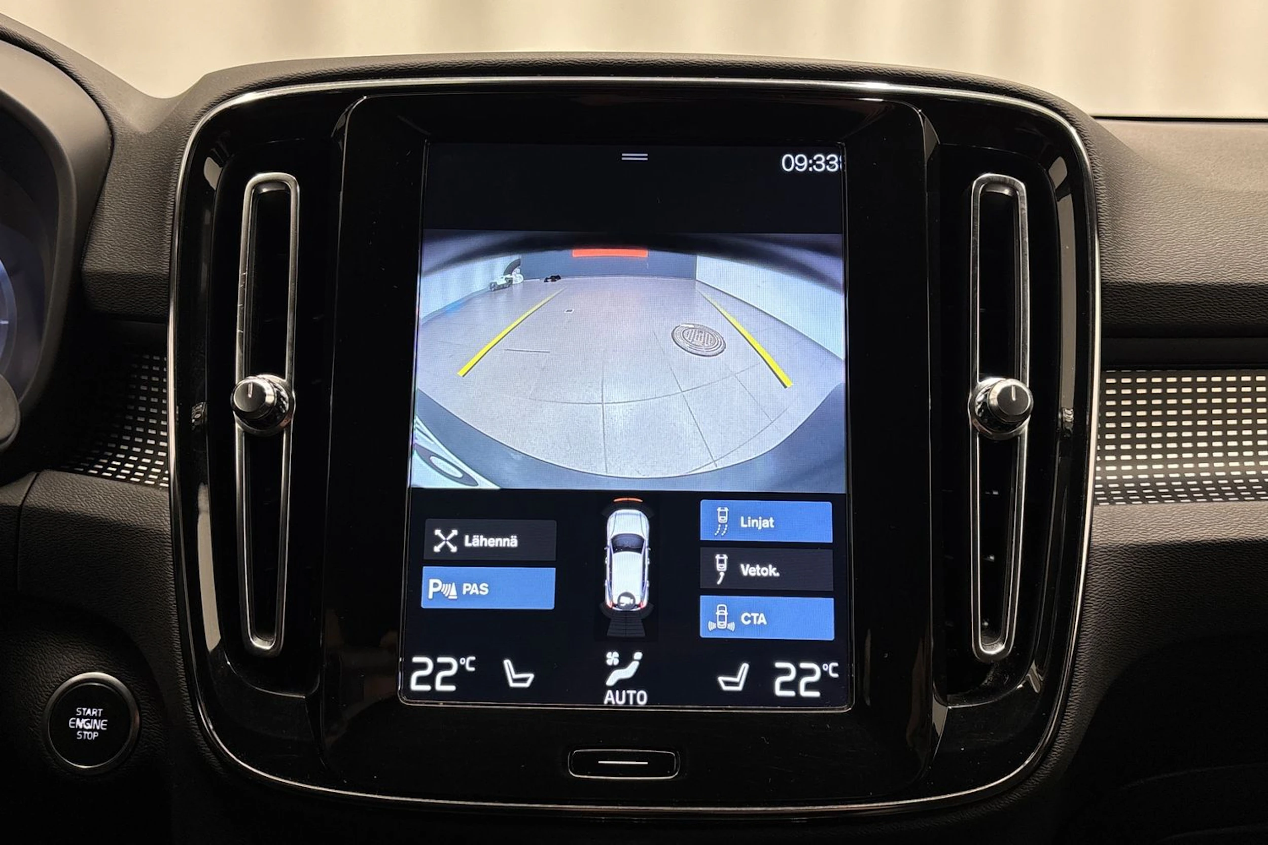 musta Volvo XC40 2019 kuva 17.