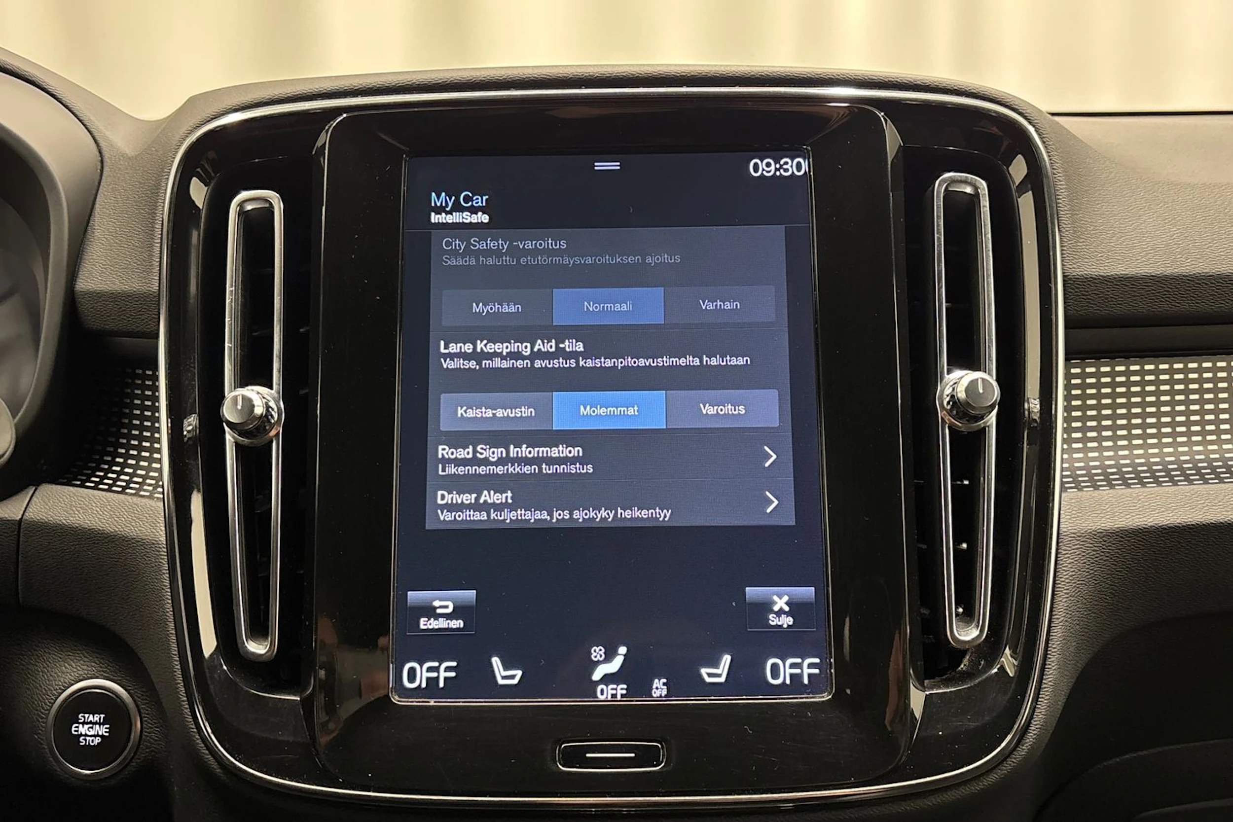 musta Volvo XC40 2019 kuva 19.