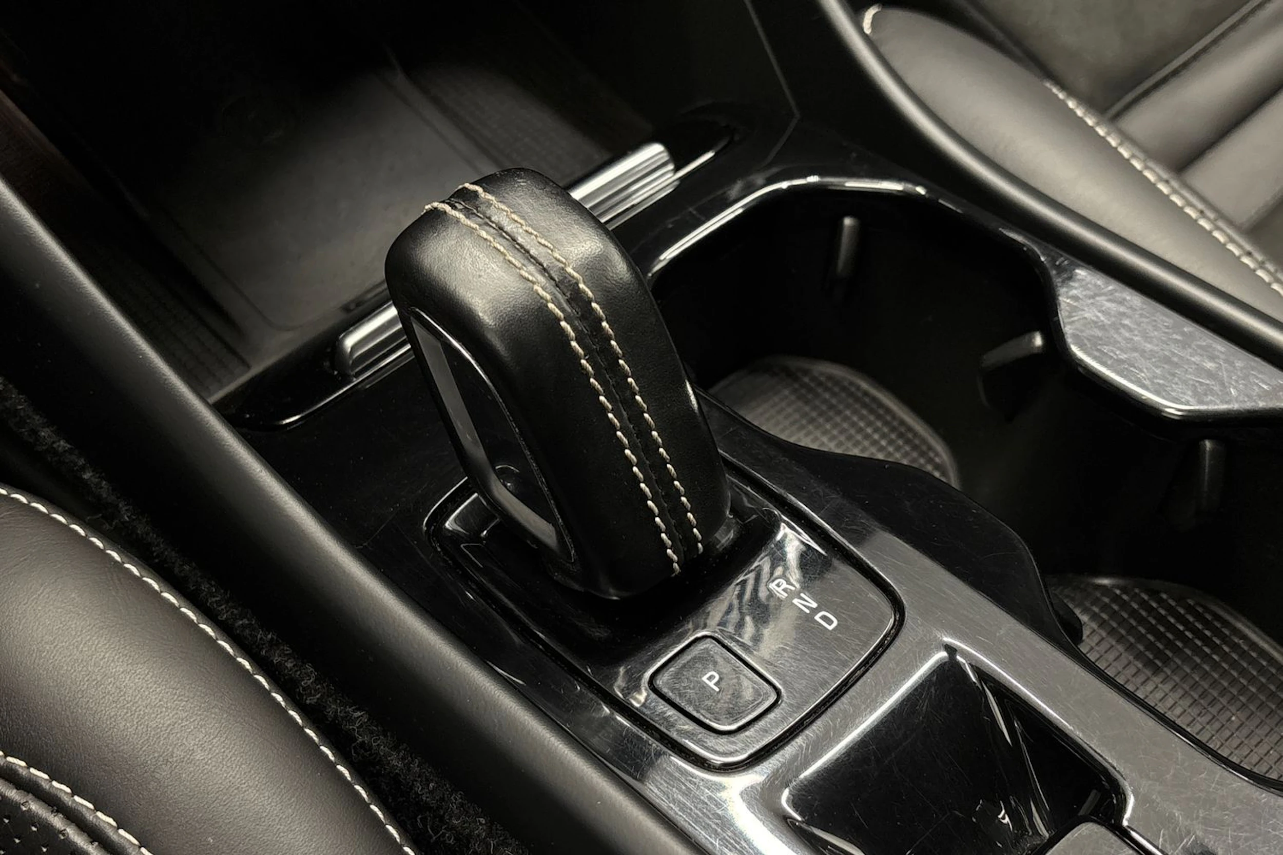 musta Volvo XC40 2019 kuva 23.