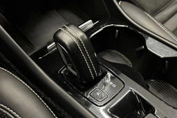 musta Volvo XC40 2019 kuva 23.