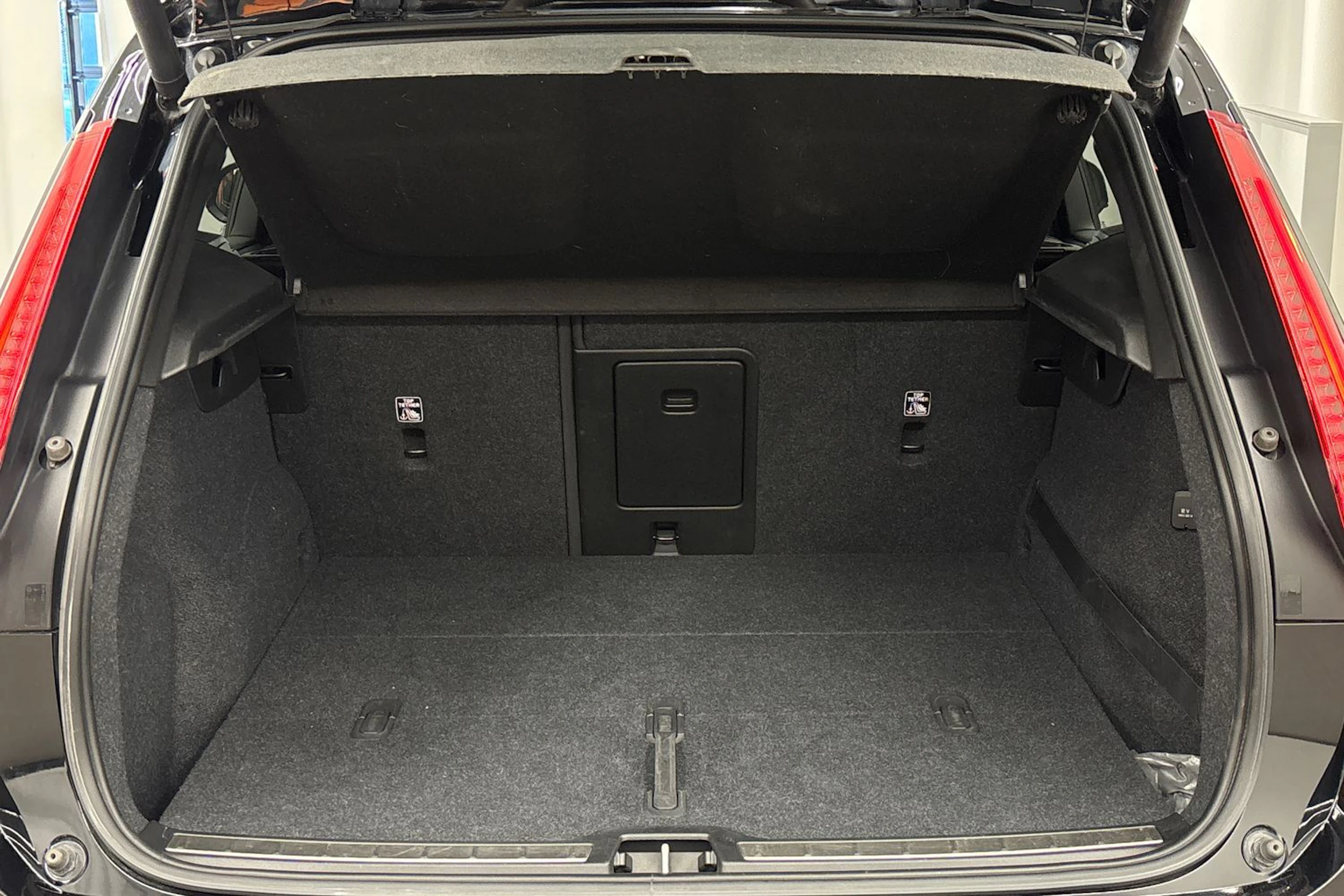 musta Volvo XC40 2019 kuva 24.