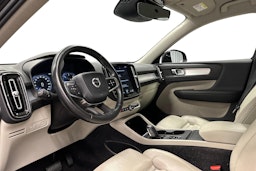 musta Volvo XC40 2019 kuva 7.