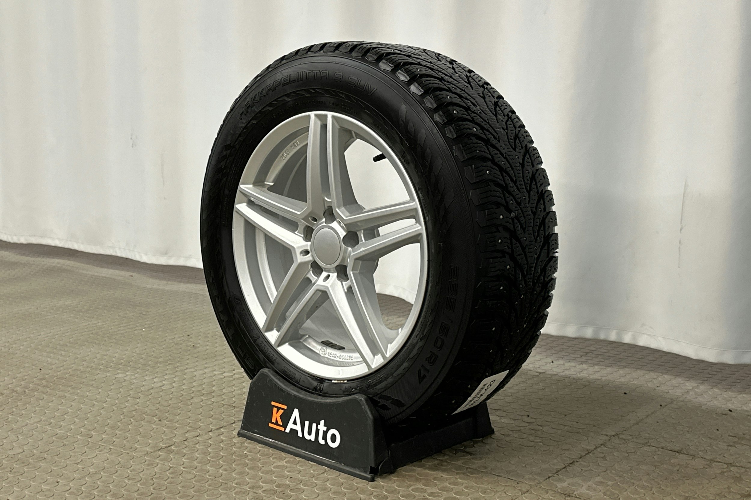 musta Volvo XC40 2019 kuva 13.