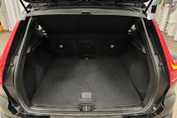musta Volvo XC40 2019 kuva 14.