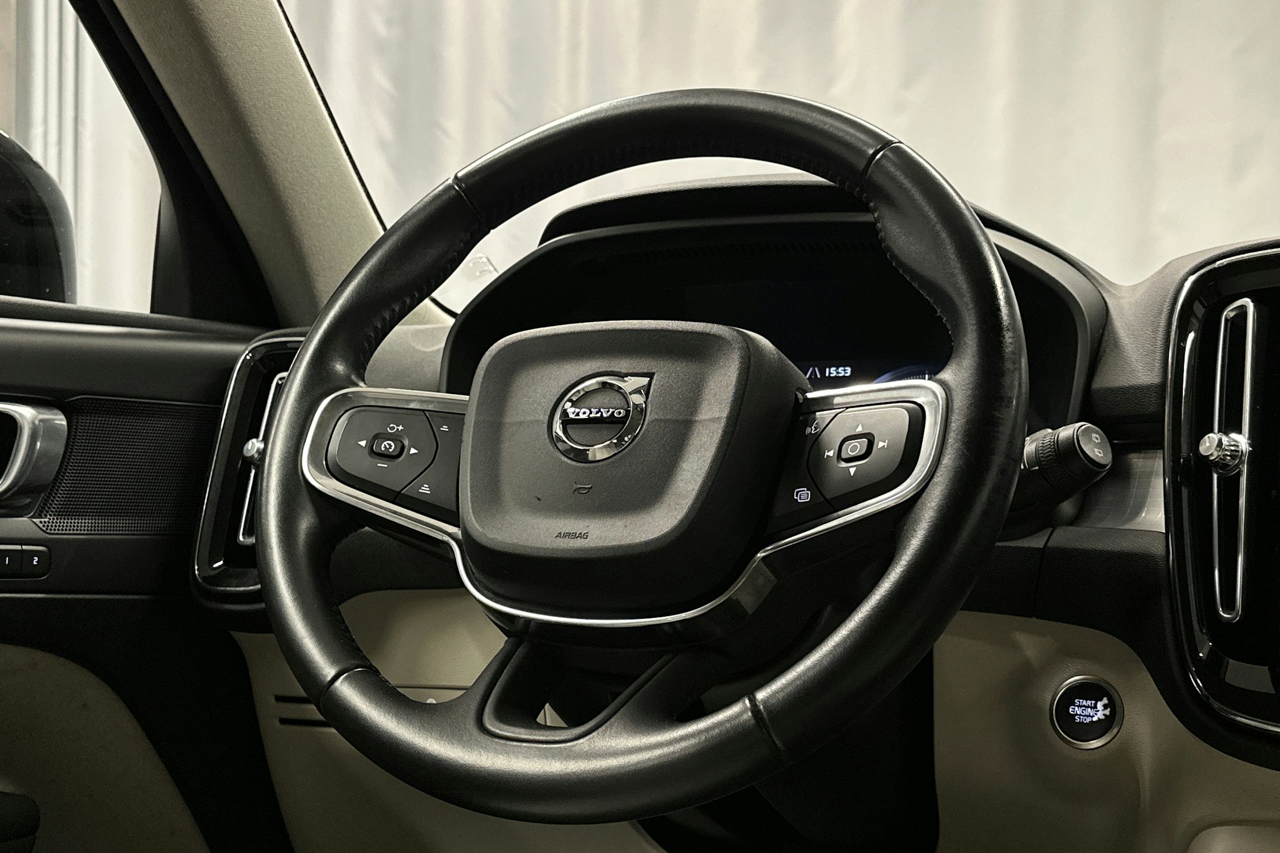 musta Volvo XC40 2019 kuva 19.