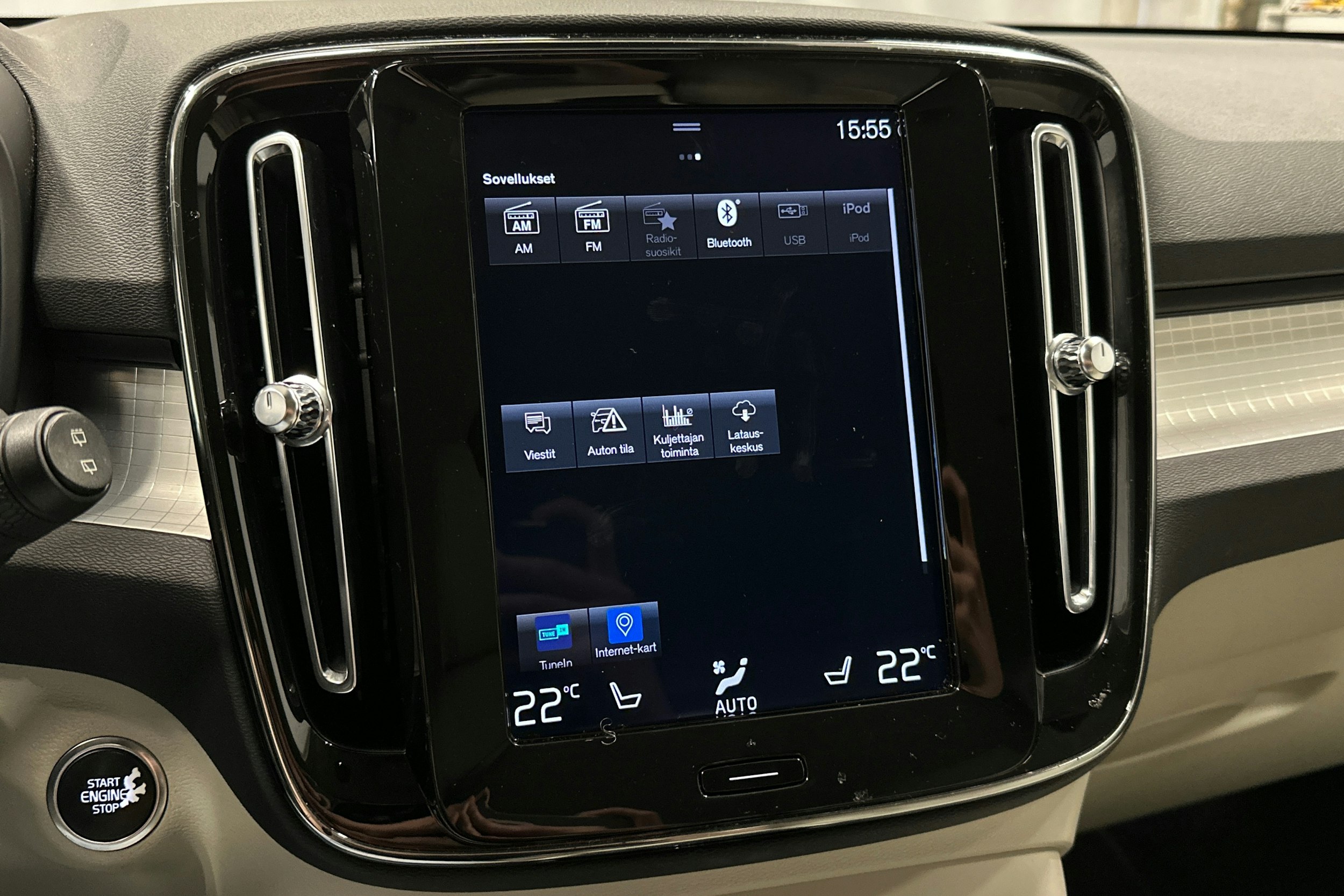 musta Volvo XC40 2019 kuva 24.