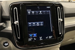 musta Volvo XC40 2019 kuva 24.