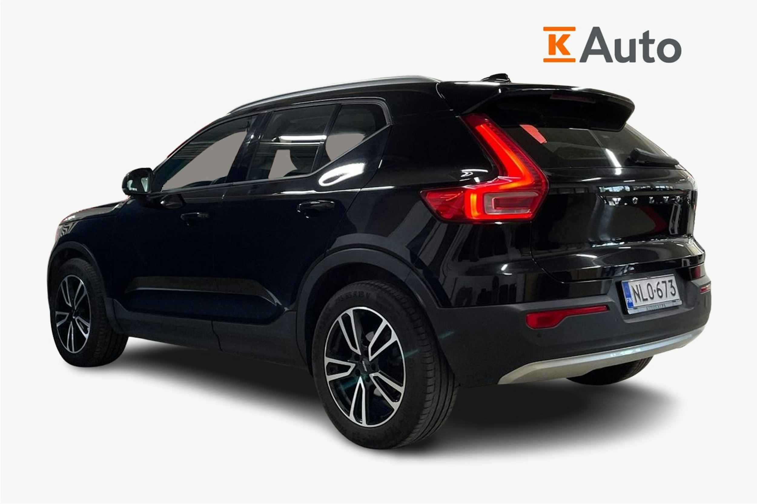 musta Volvo XC40 2019 kuva 2.