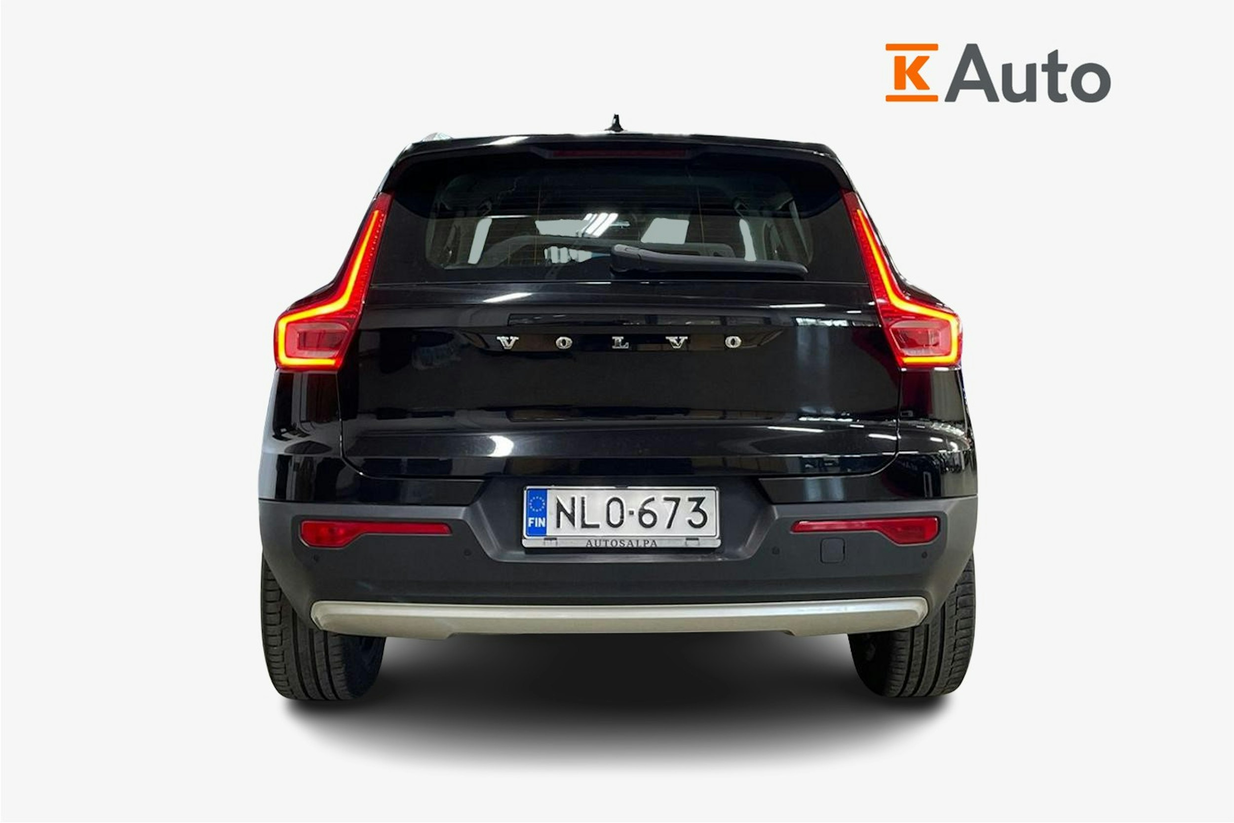 musta Volvo XC40 2019 kuva 3.