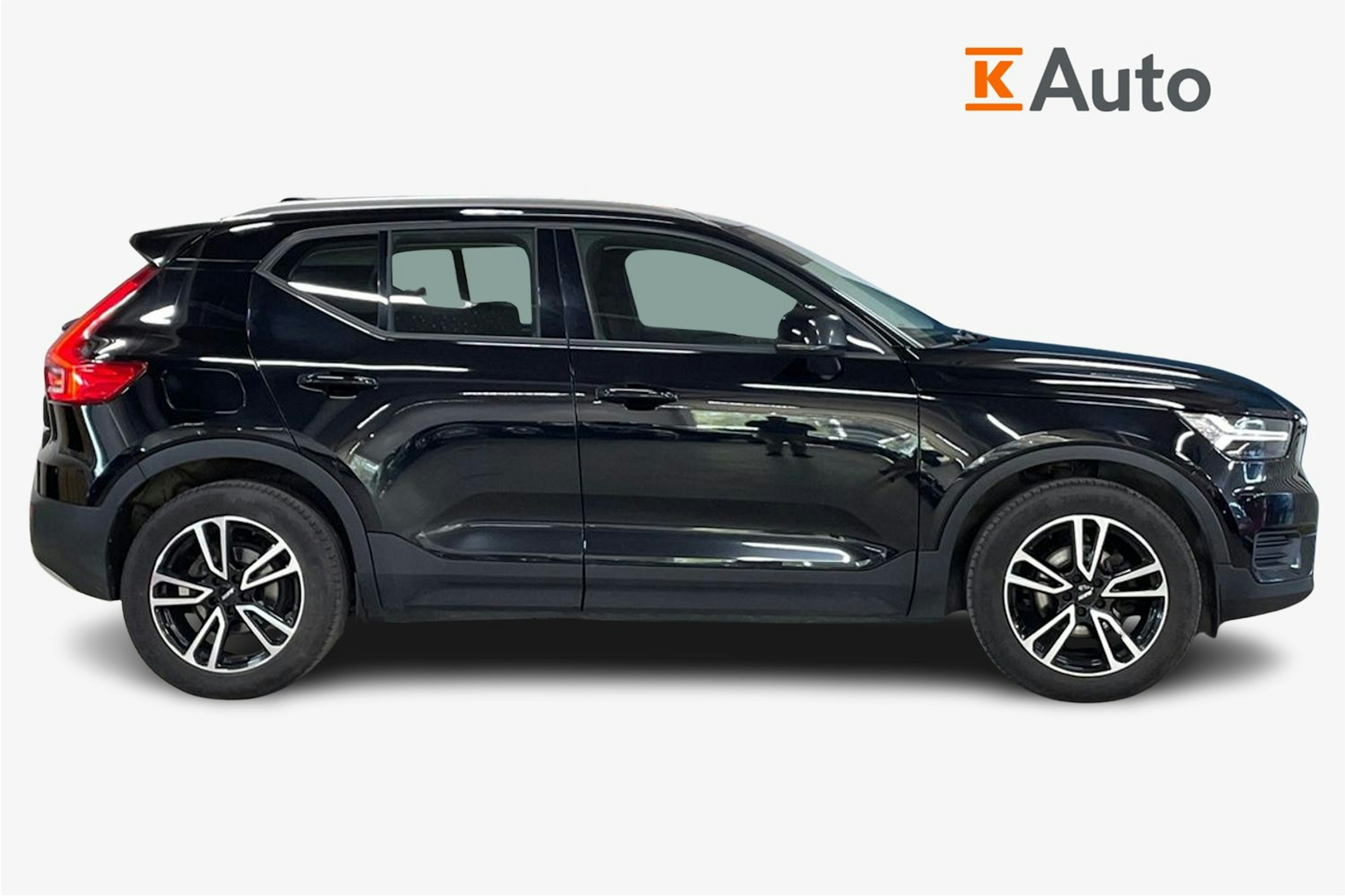 musta Volvo XC40 2019 kuva 6.