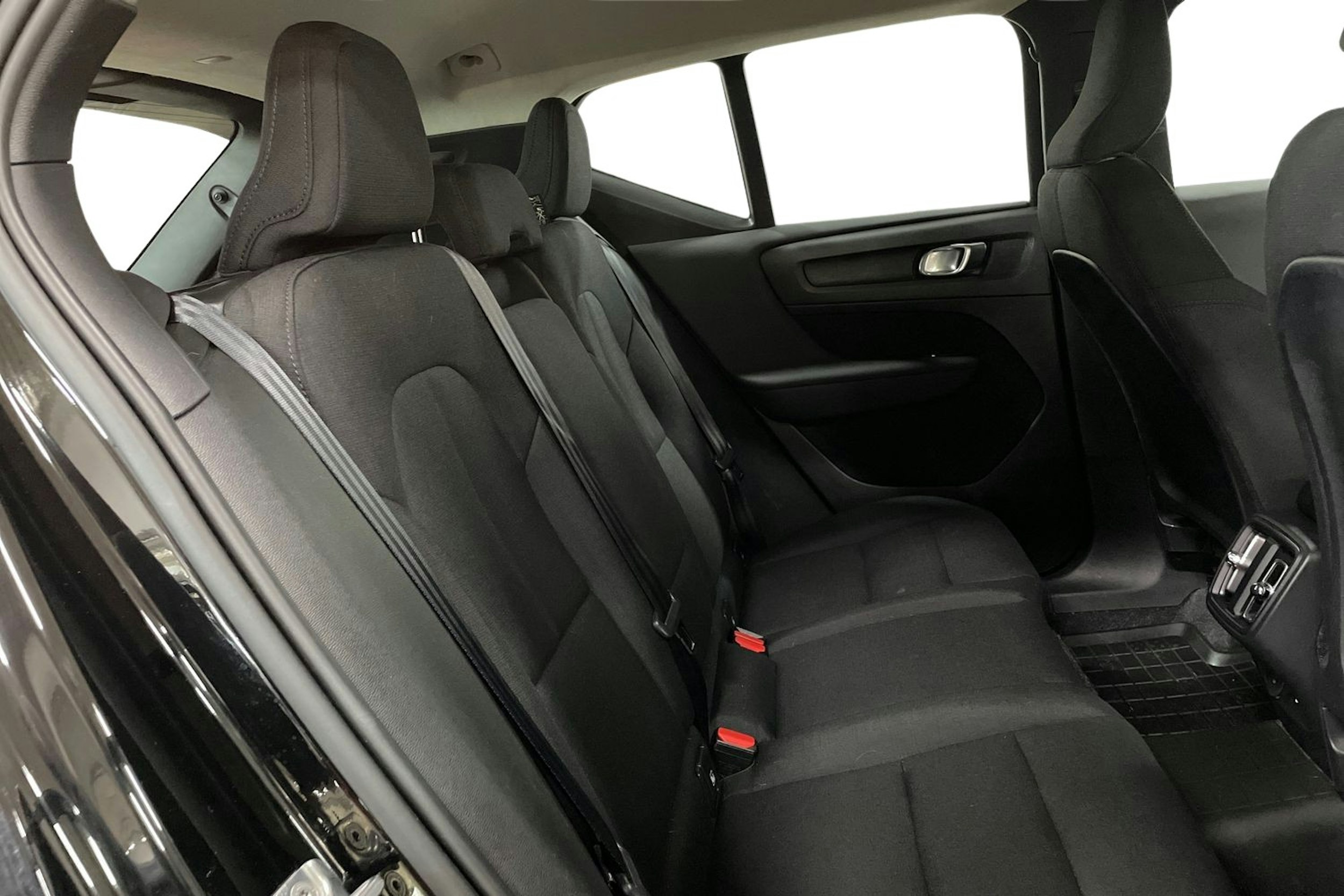 musta Volvo XC40 2019 kuva 10.