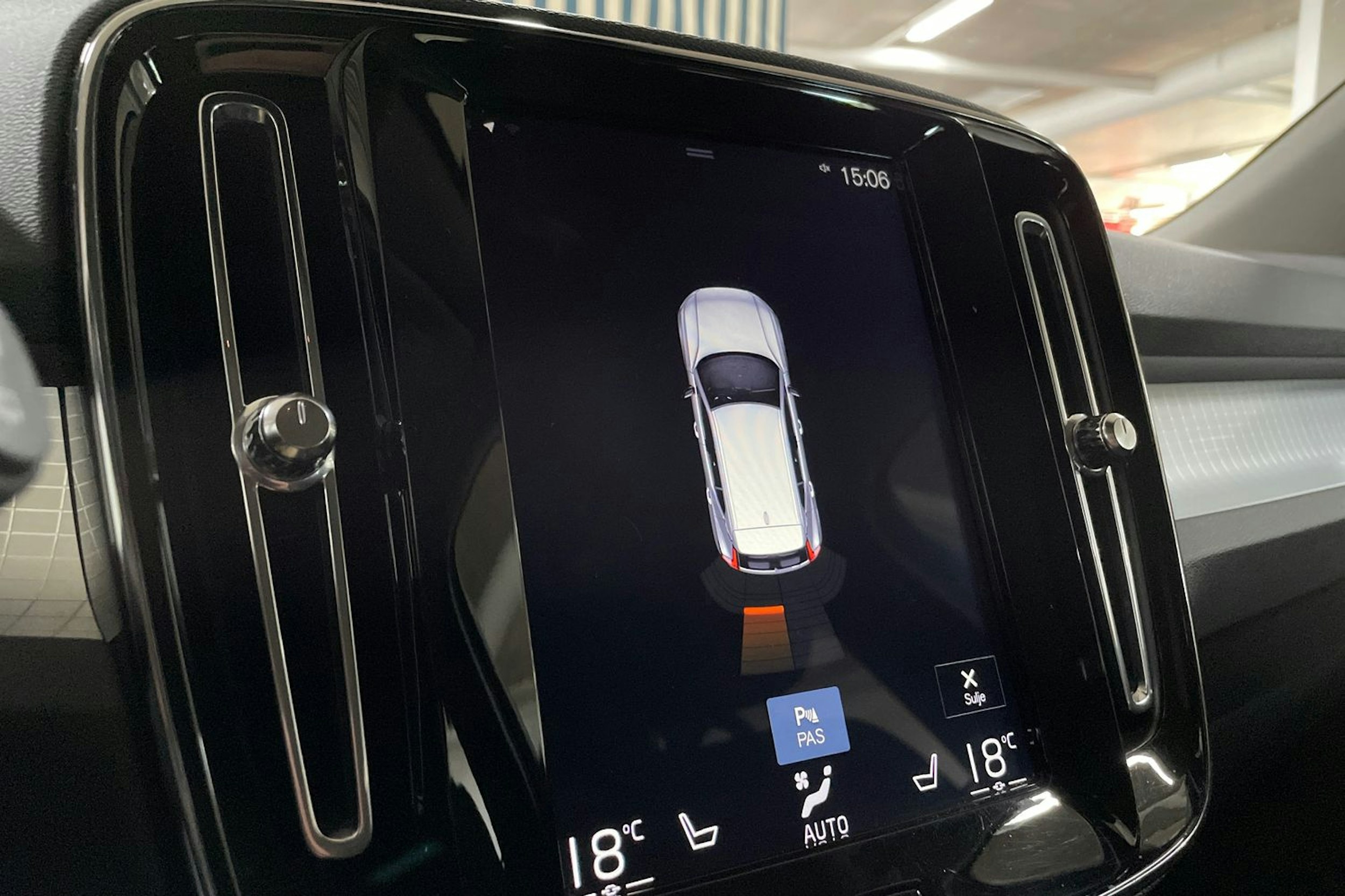musta Volvo XC40 2019 kuva 22.