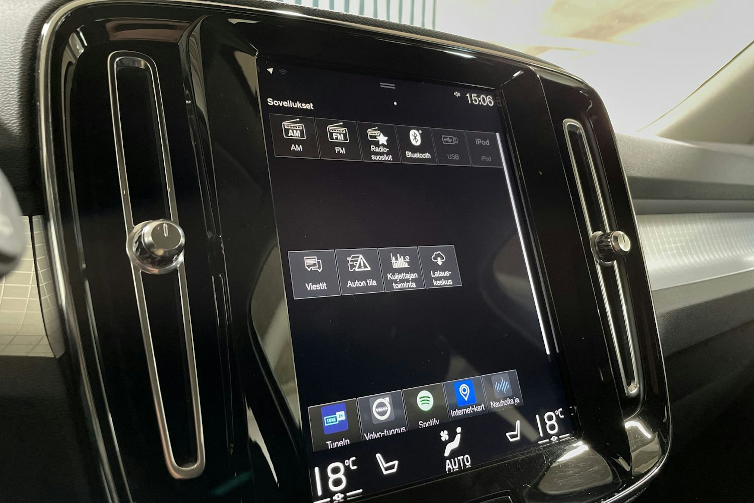 musta Volvo XC40 2019 kuva 23.