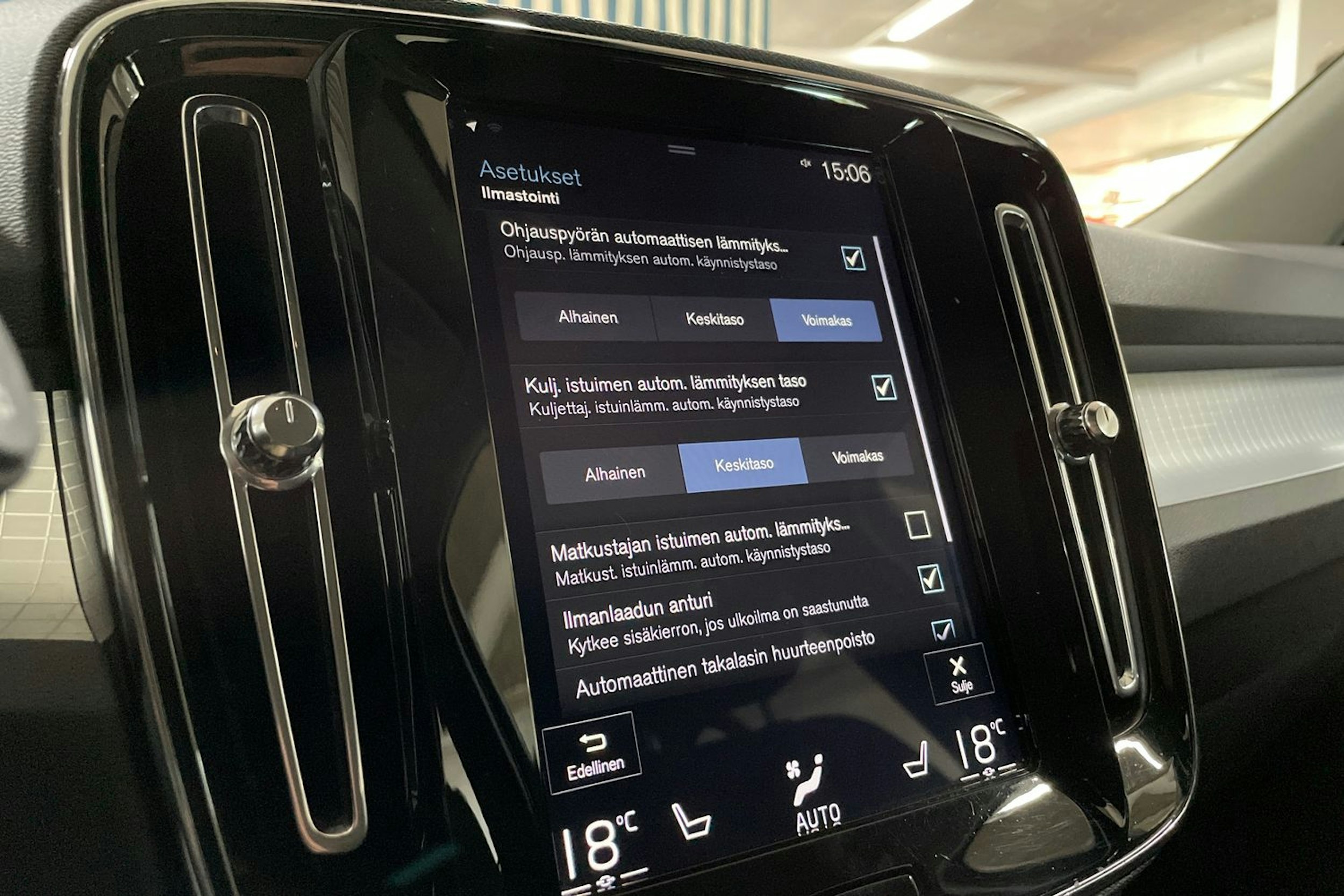 musta Volvo XC40 2019 kuva 25.