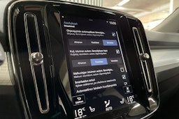 musta Volvo XC40 2019 kuva 25.