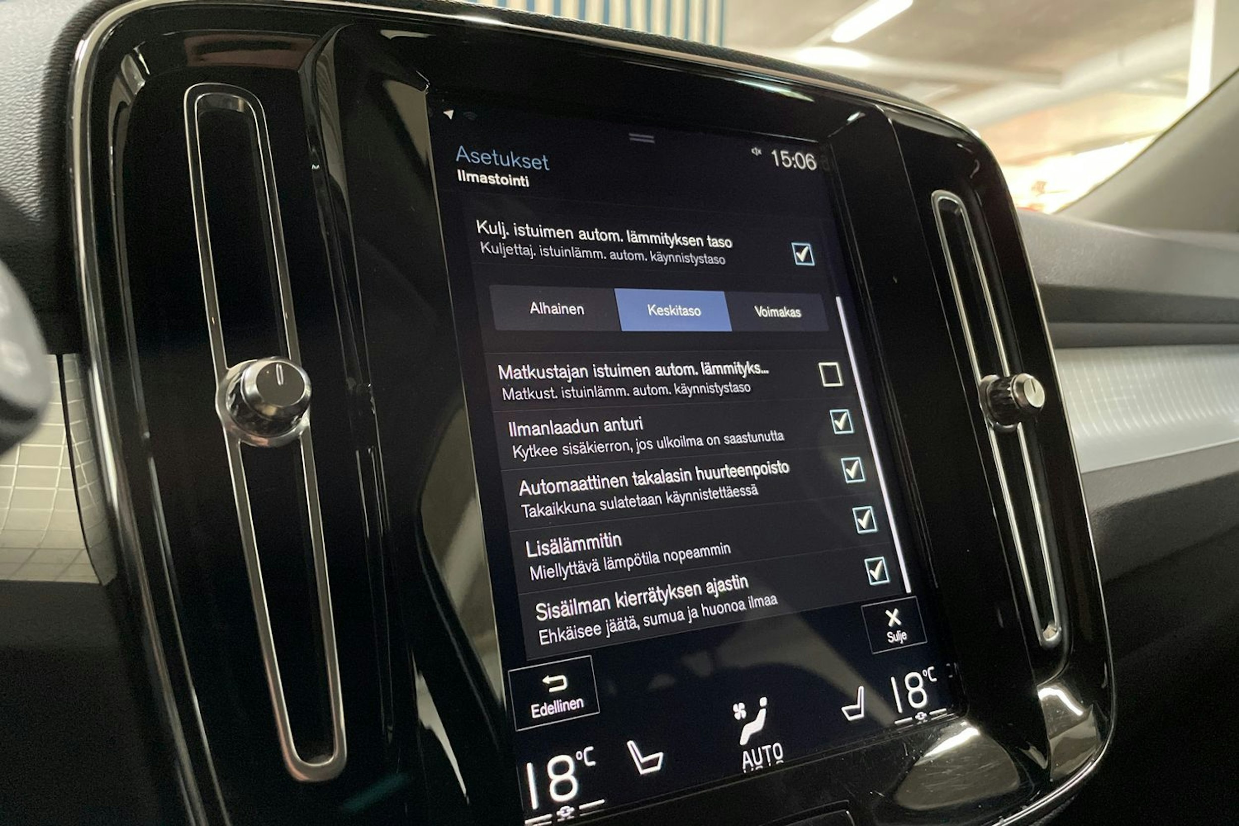 musta Volvo XC40 2019 kuva 26.