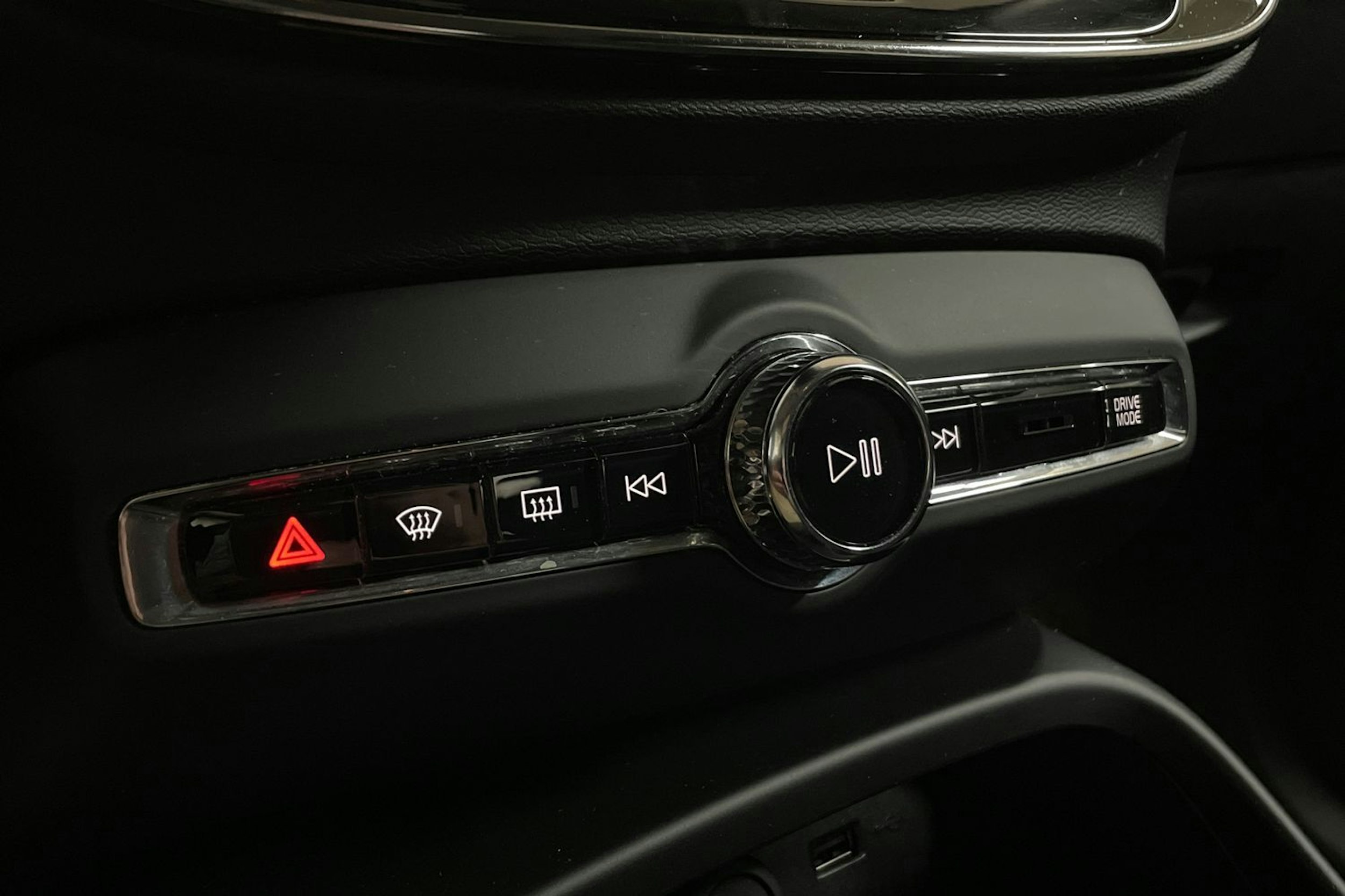 musta Volvo XC40 2019 kuva 27.