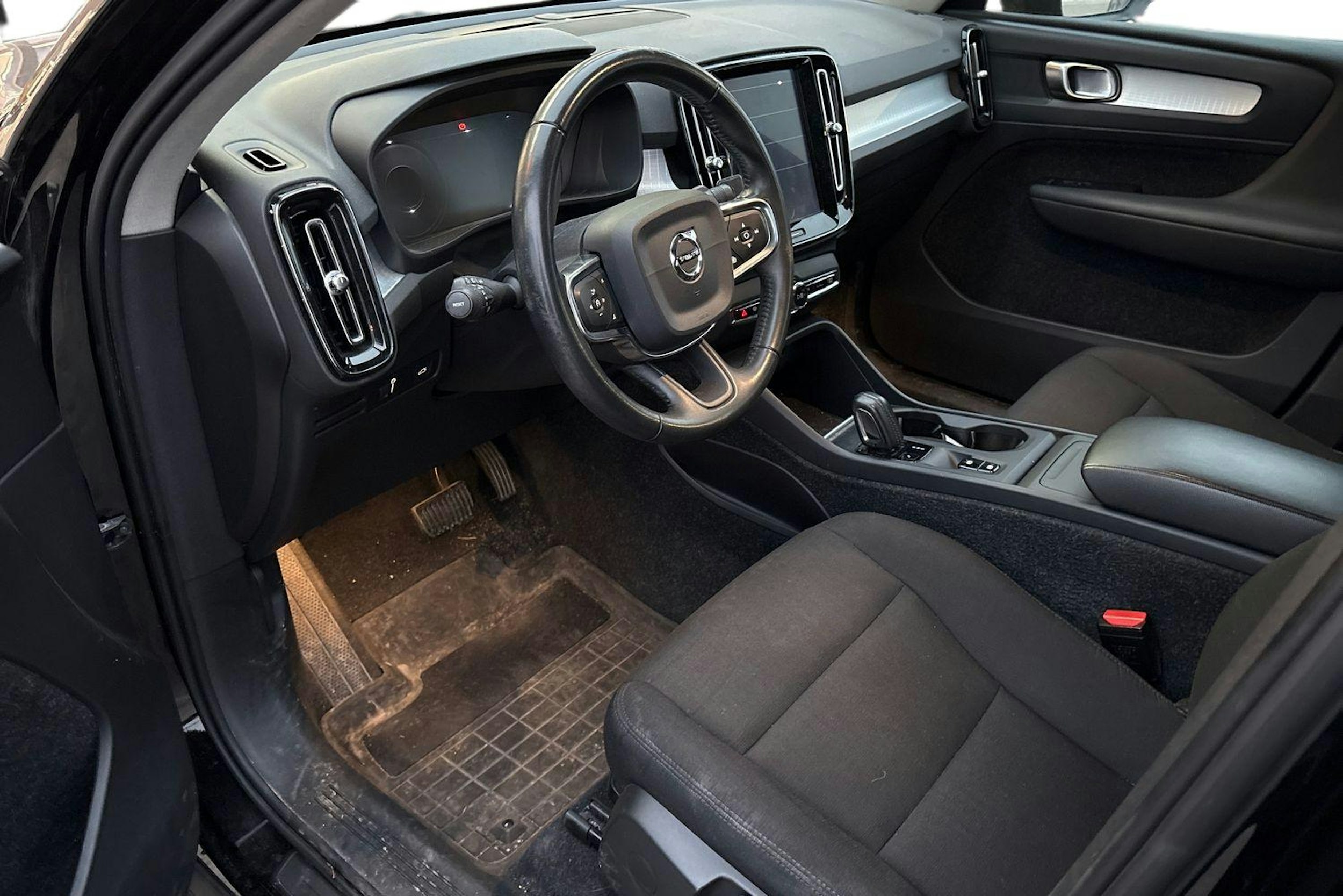 musta Volvo XC40 2019 kuva 3.