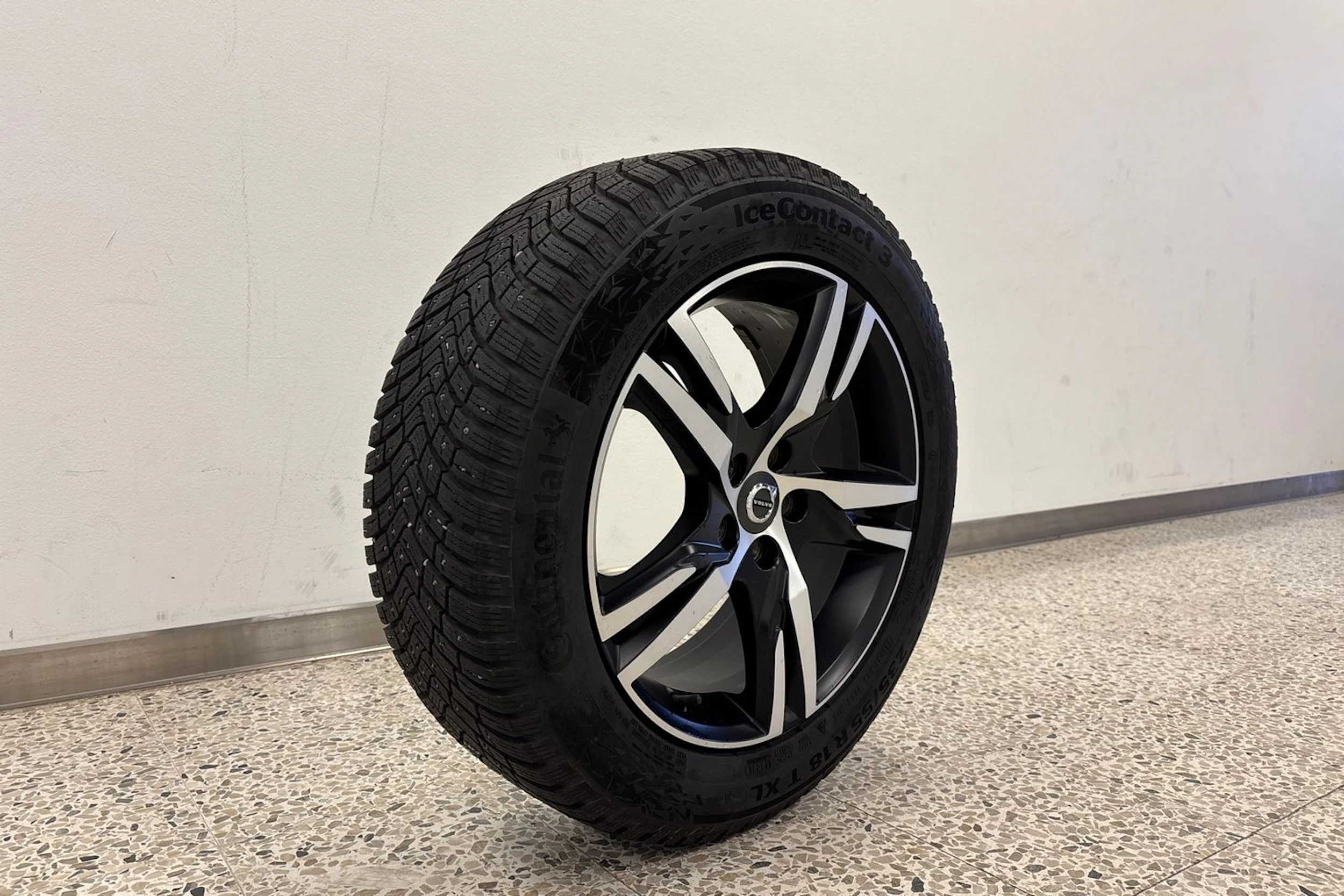 harmaa Volvo XC40 2019 kuva 10.