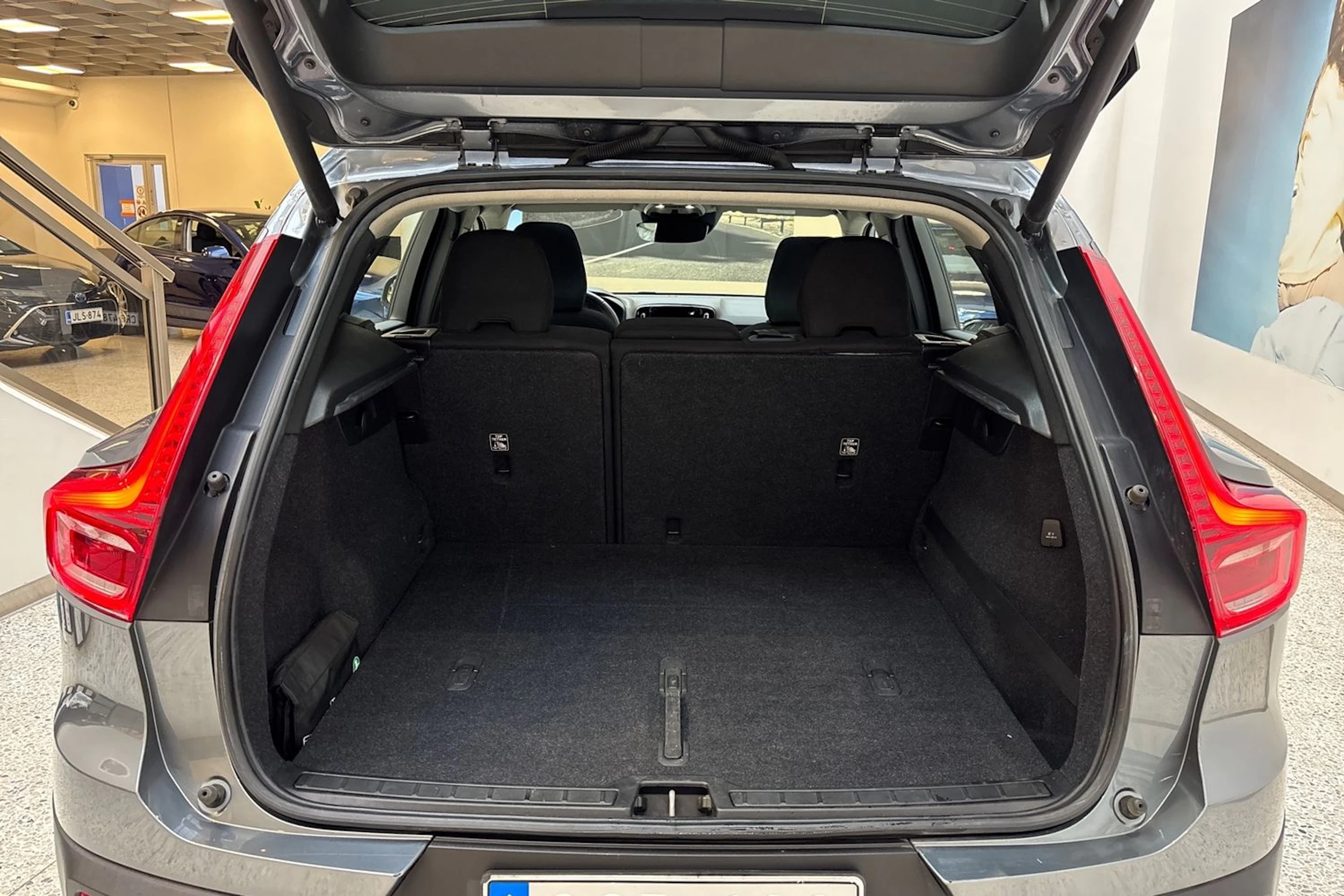 harmaa Volvo XC40 2019 kuva 11.