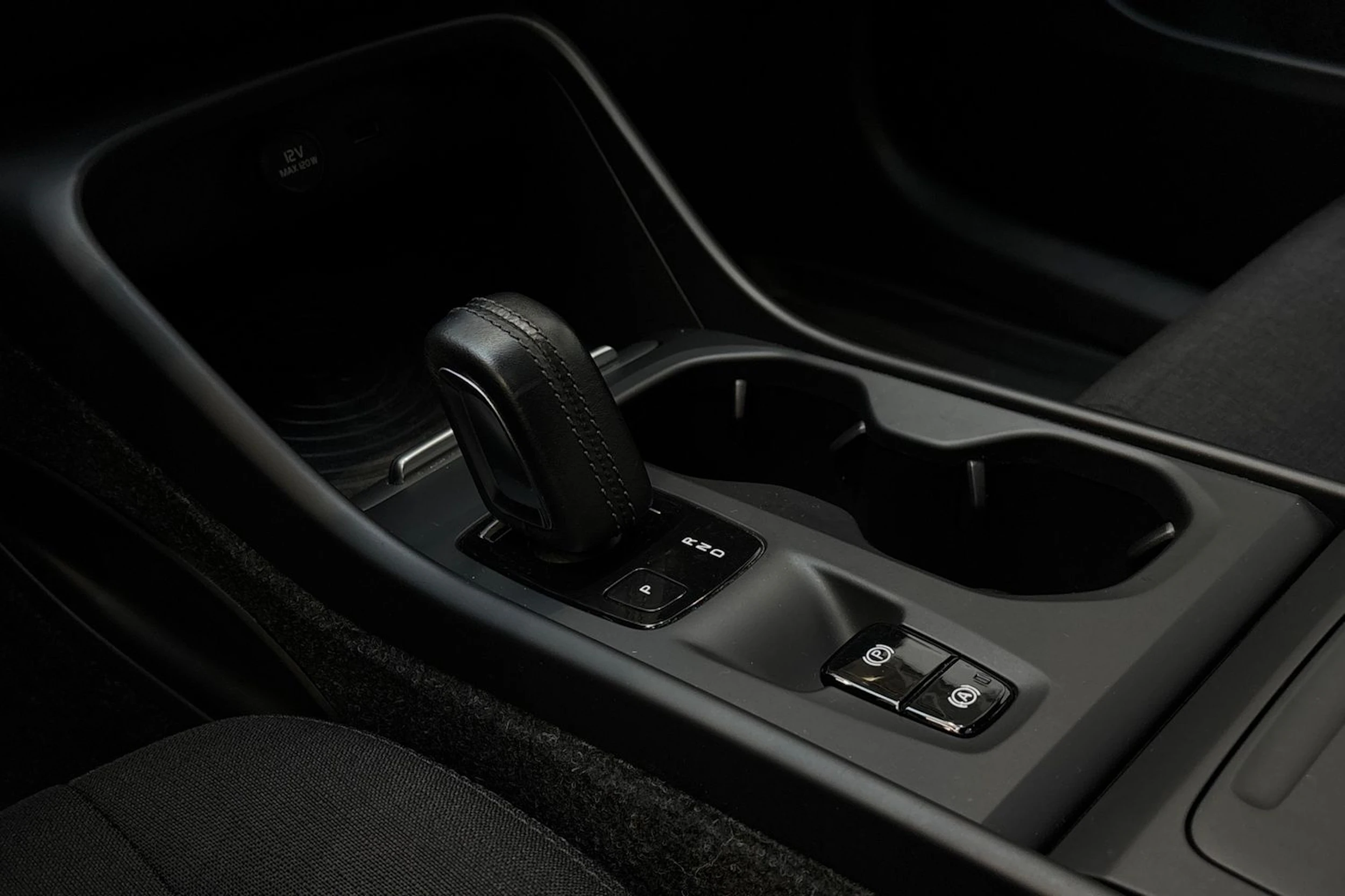 harmaa Volvo XC40 2019 kuva 19.