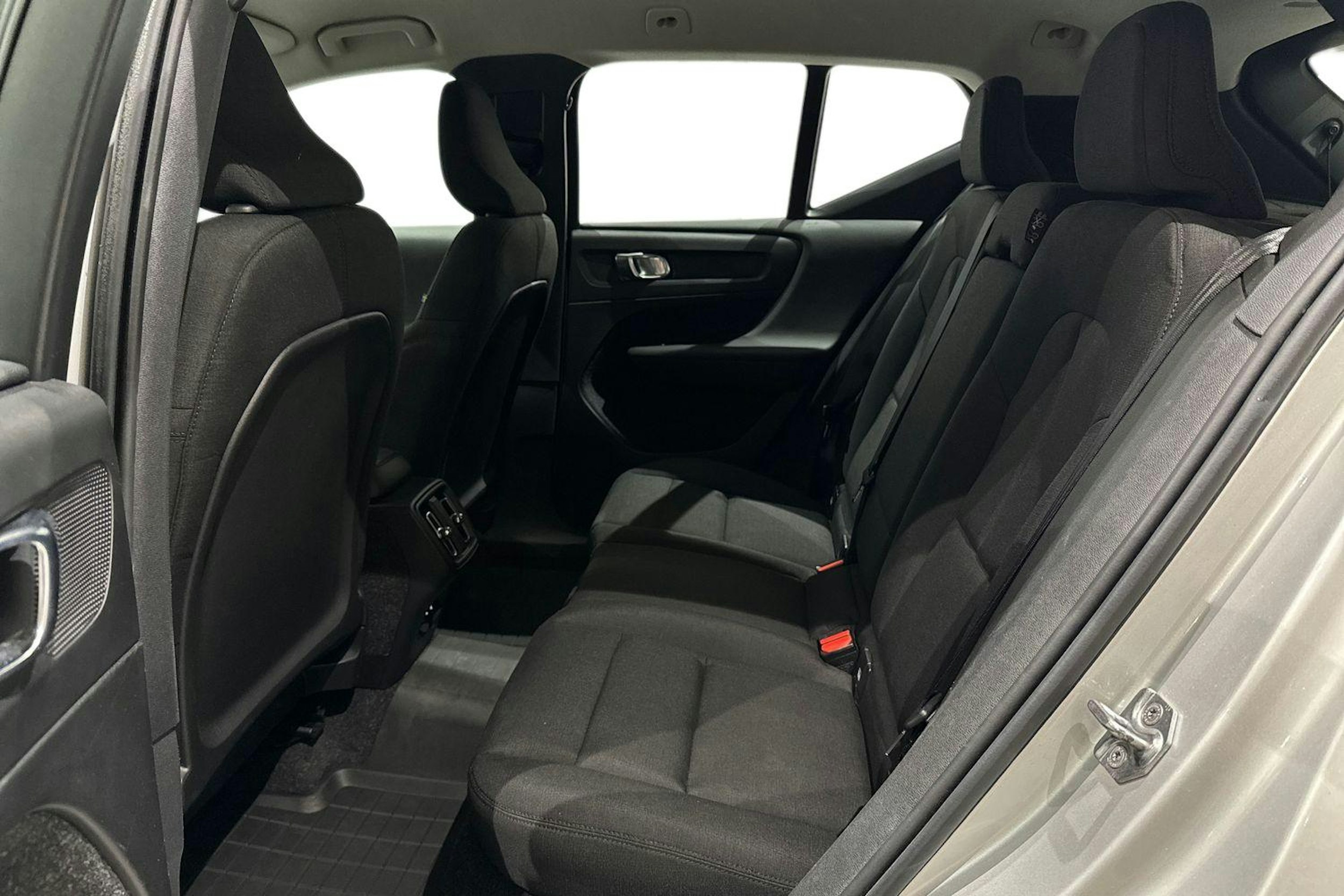 harmaa Volvo XC40 2019 kuva 10.