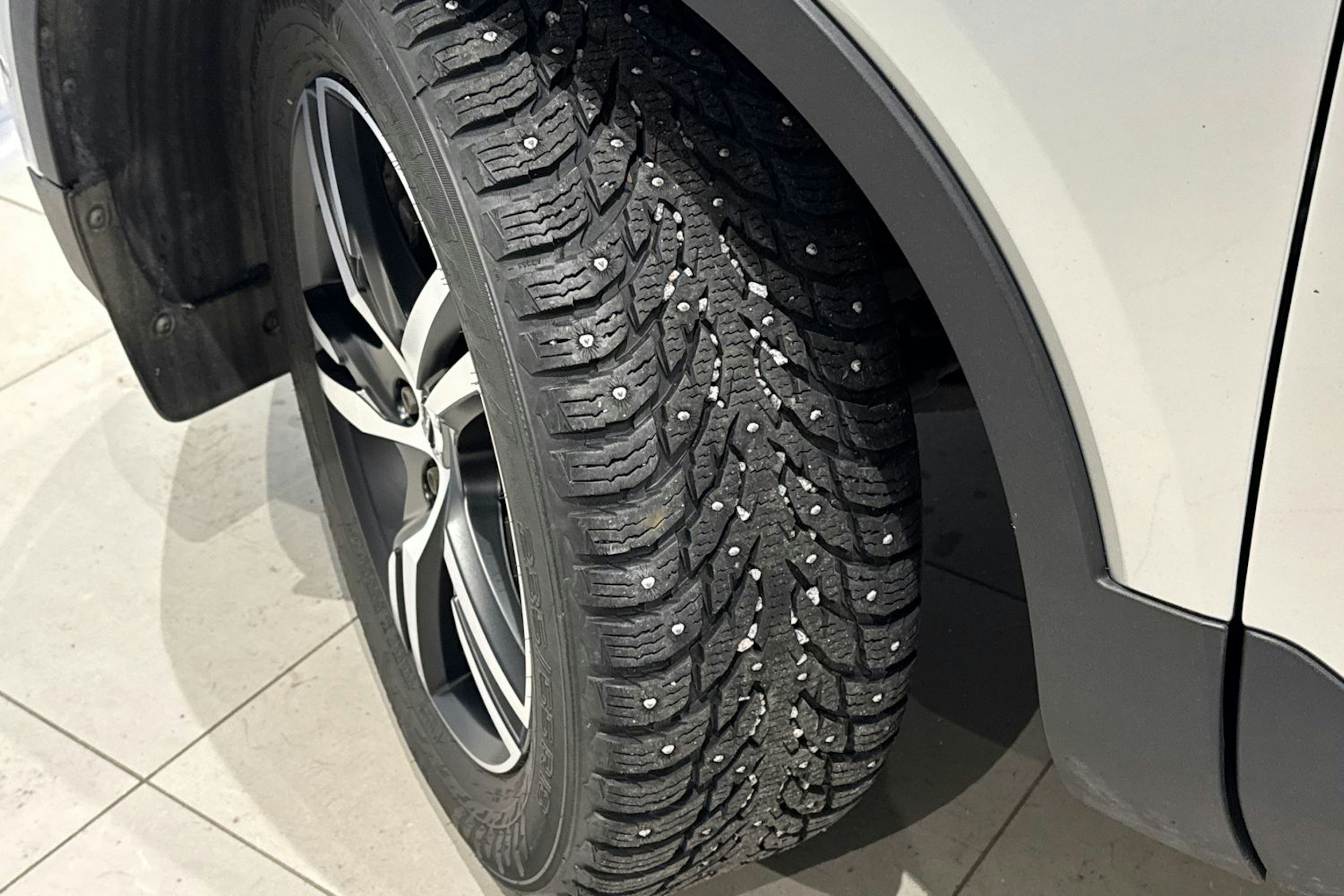 harmaa Volvo XC40 2019 kuva 13.