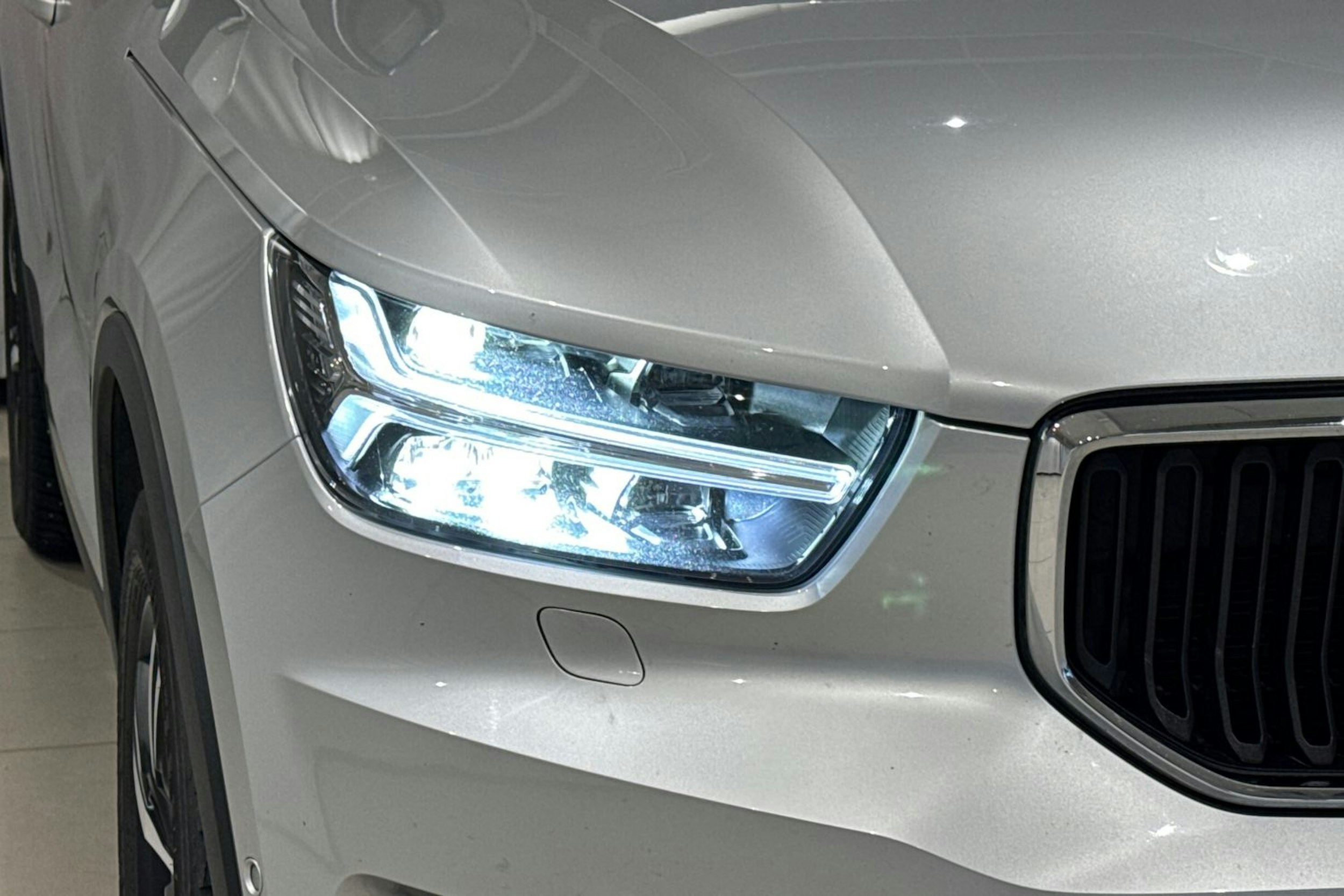 harmaa Volvo XC40 2019 kuva 15.