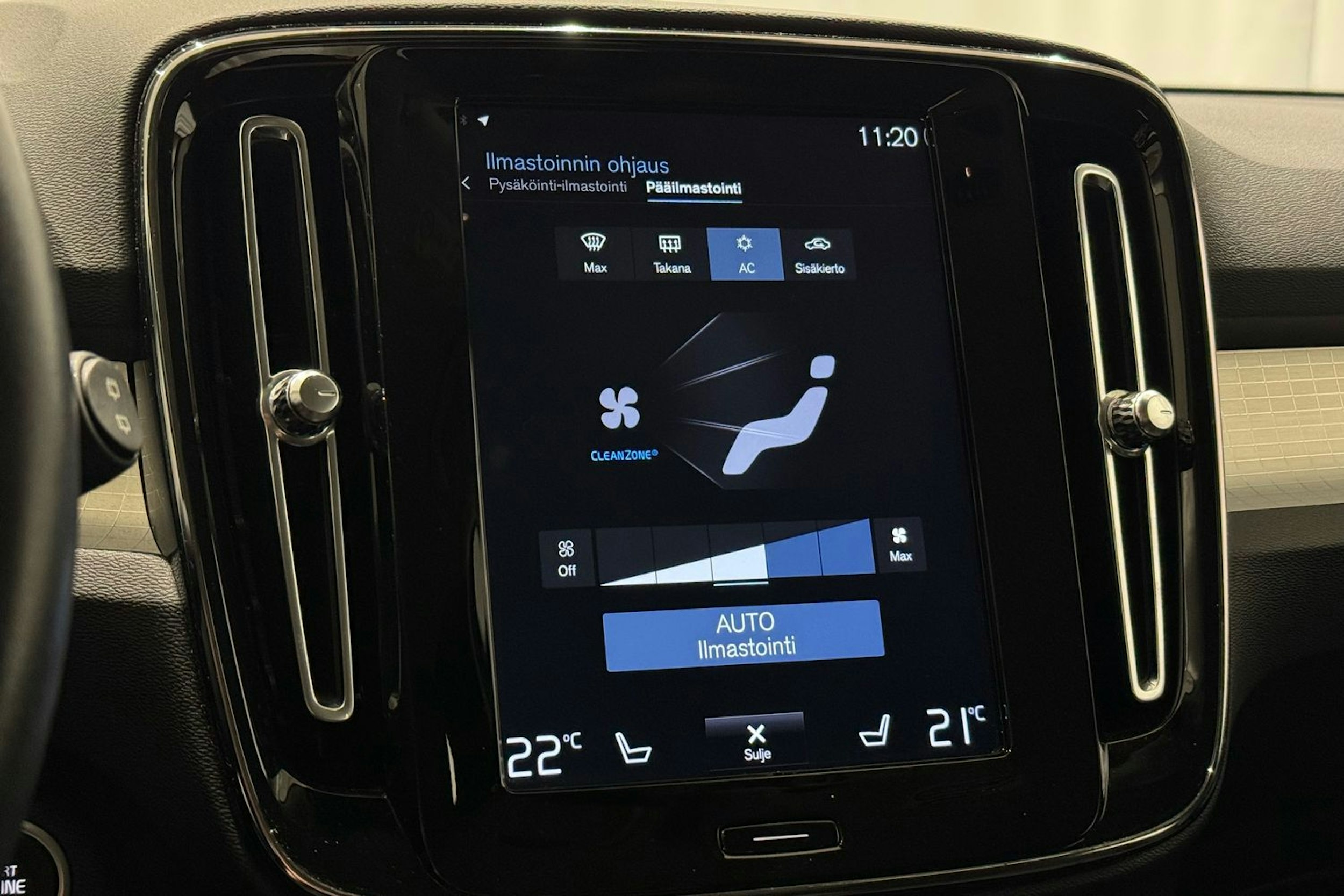 harmaa Volvo XC40 2019 kuva 24.