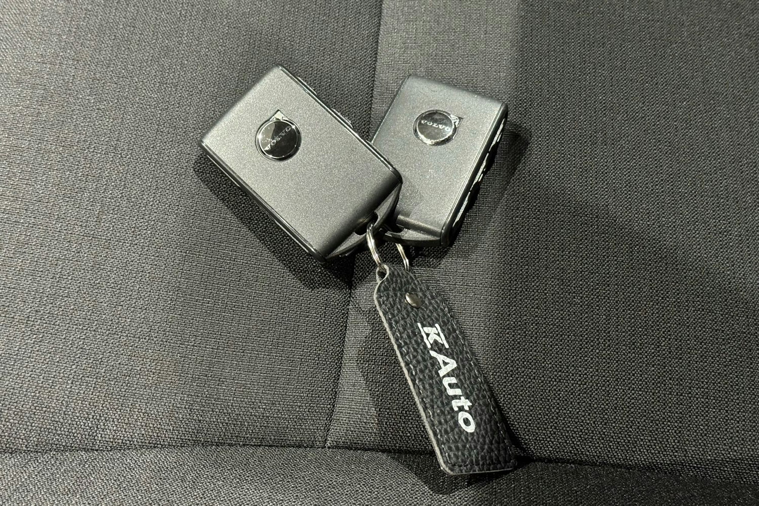 harmaa Volvo XC40 2019 kuva 27.