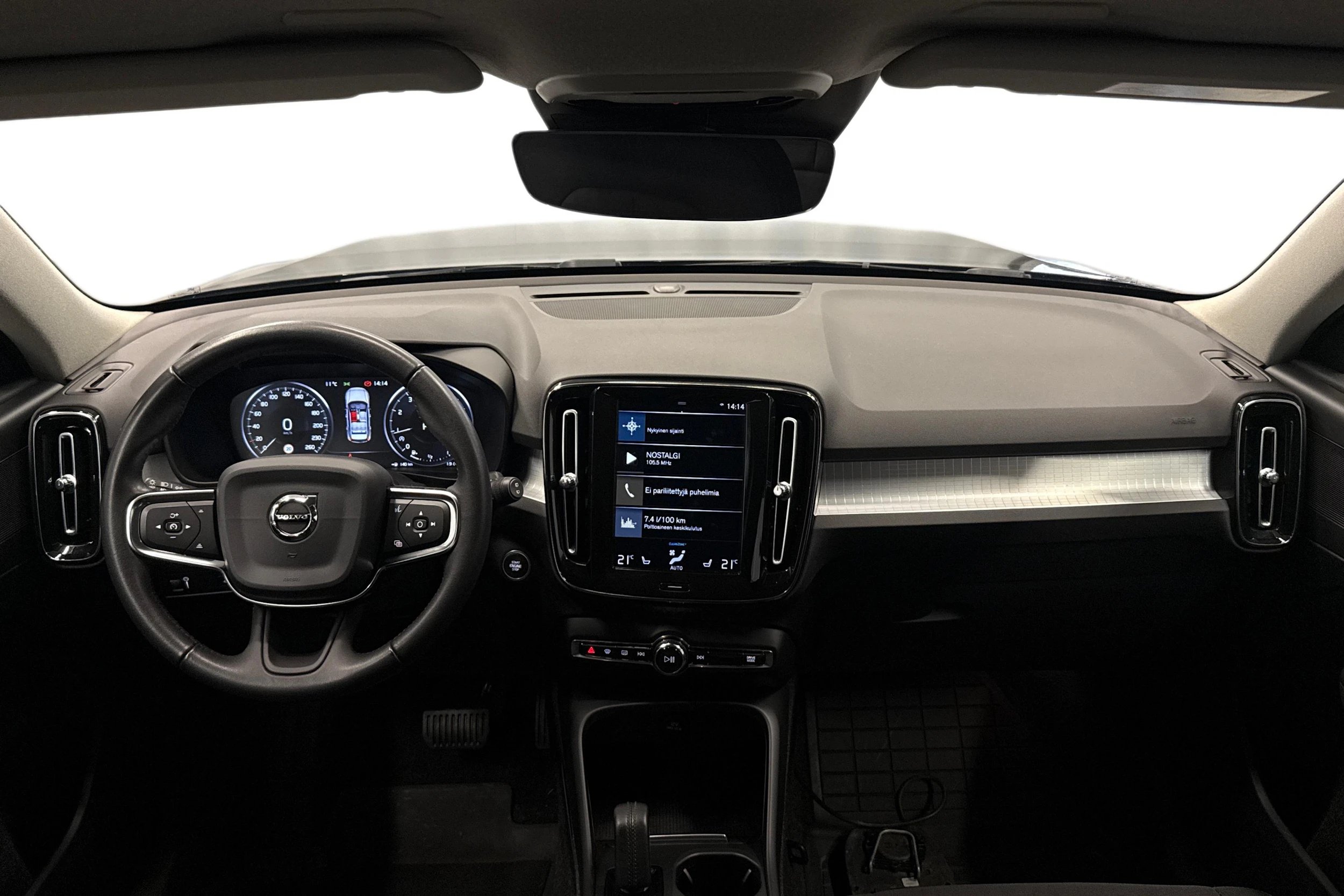 musta Volvo XC40 2019 kuva 7.