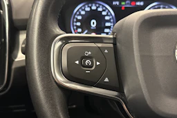 musta Volvo XC40 2019 kuva 13.