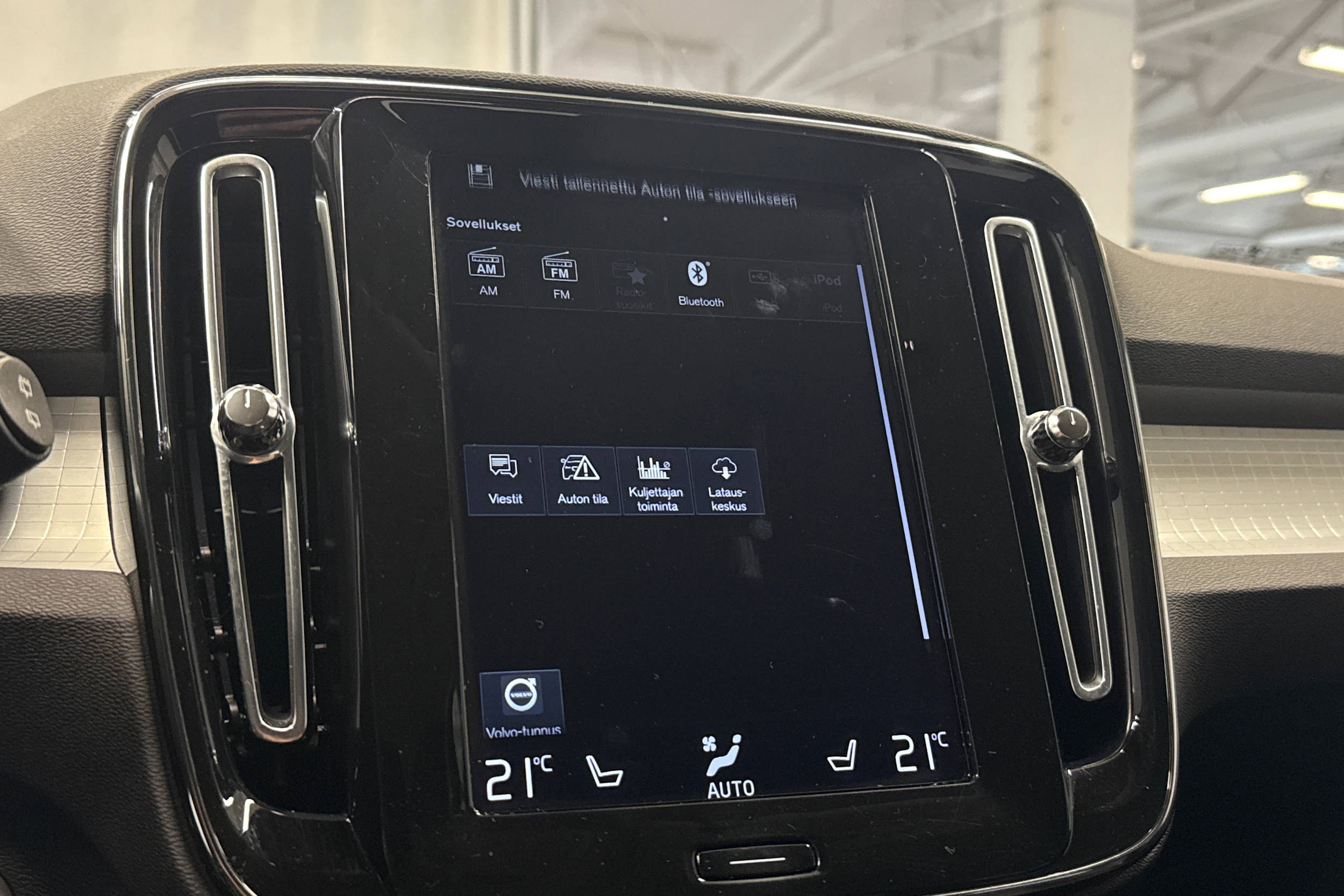 musta Volvo XC40 2019 kuva 16.