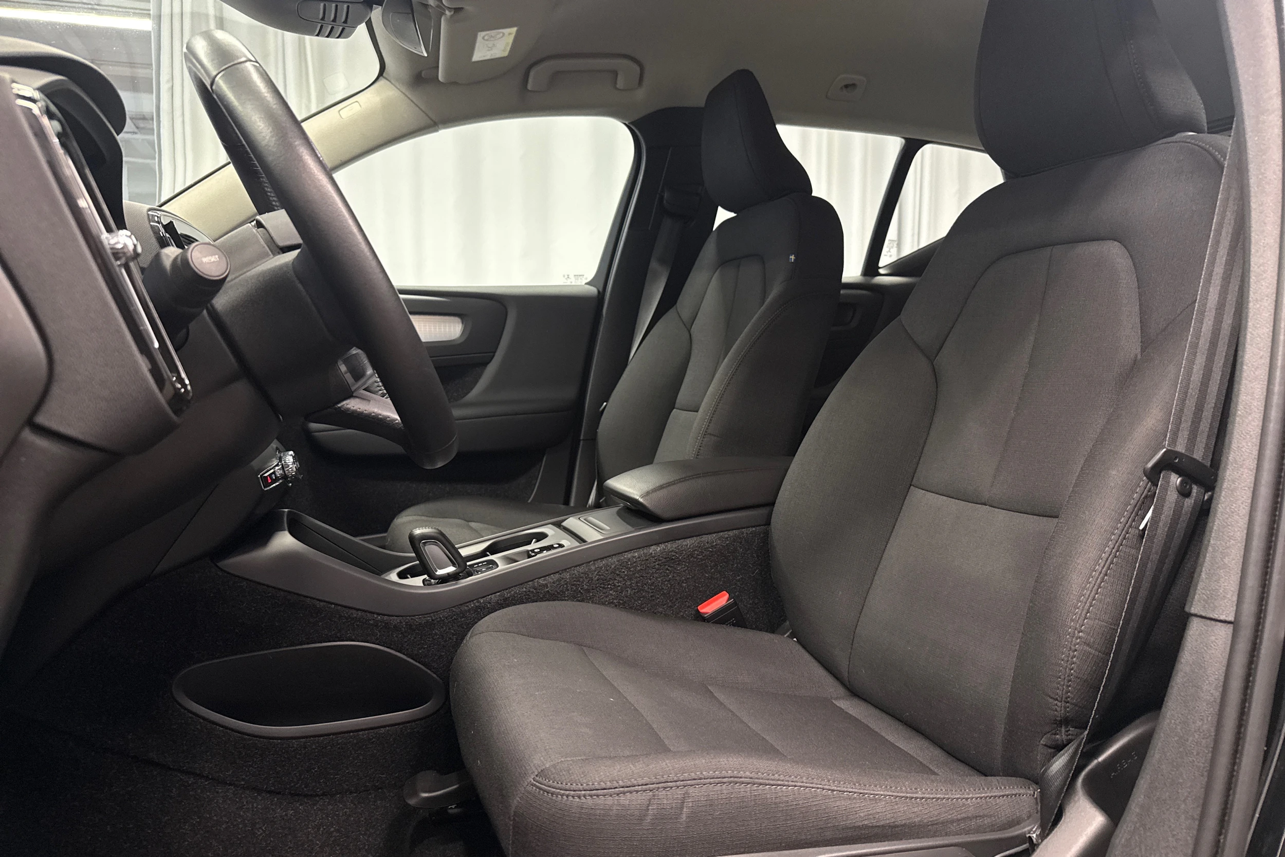 musta Volvo XC40 2019 kuva 19.