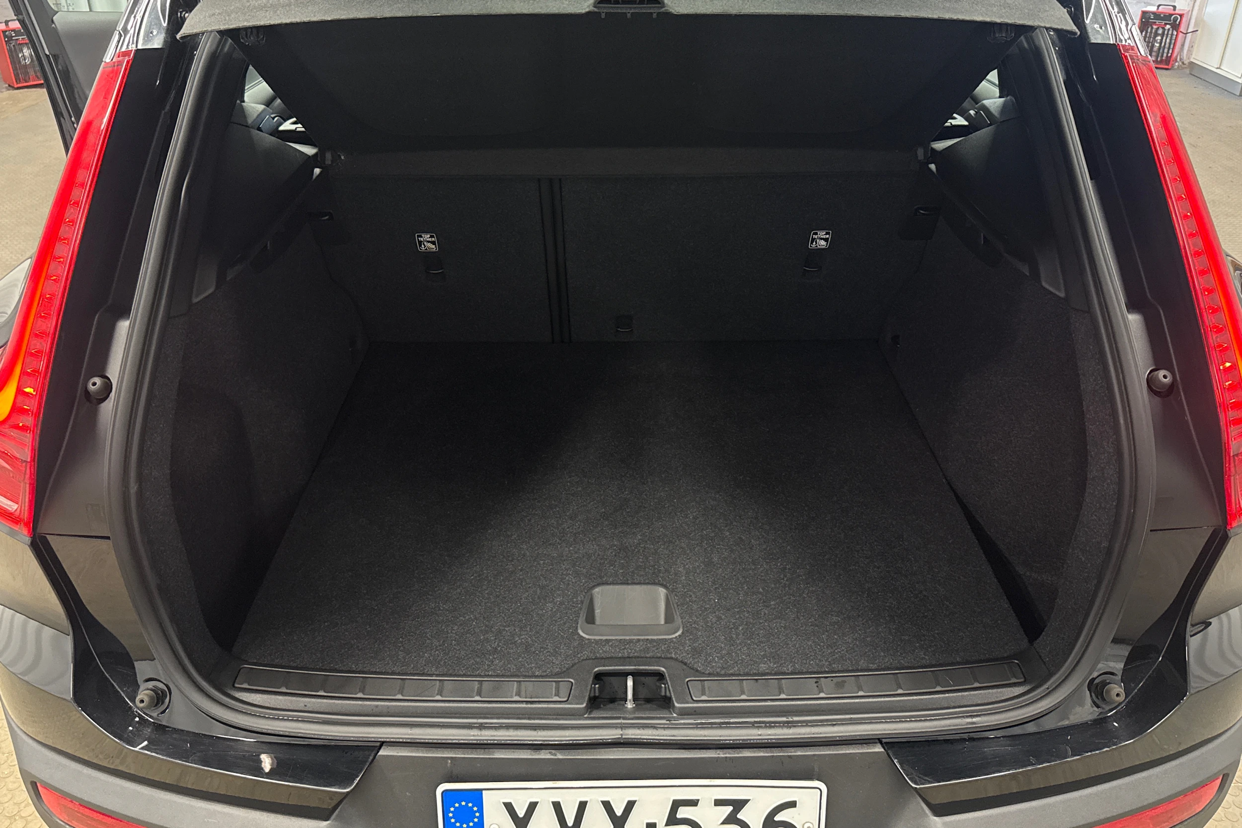 musta Volvo XC40 2019 kuva 20.