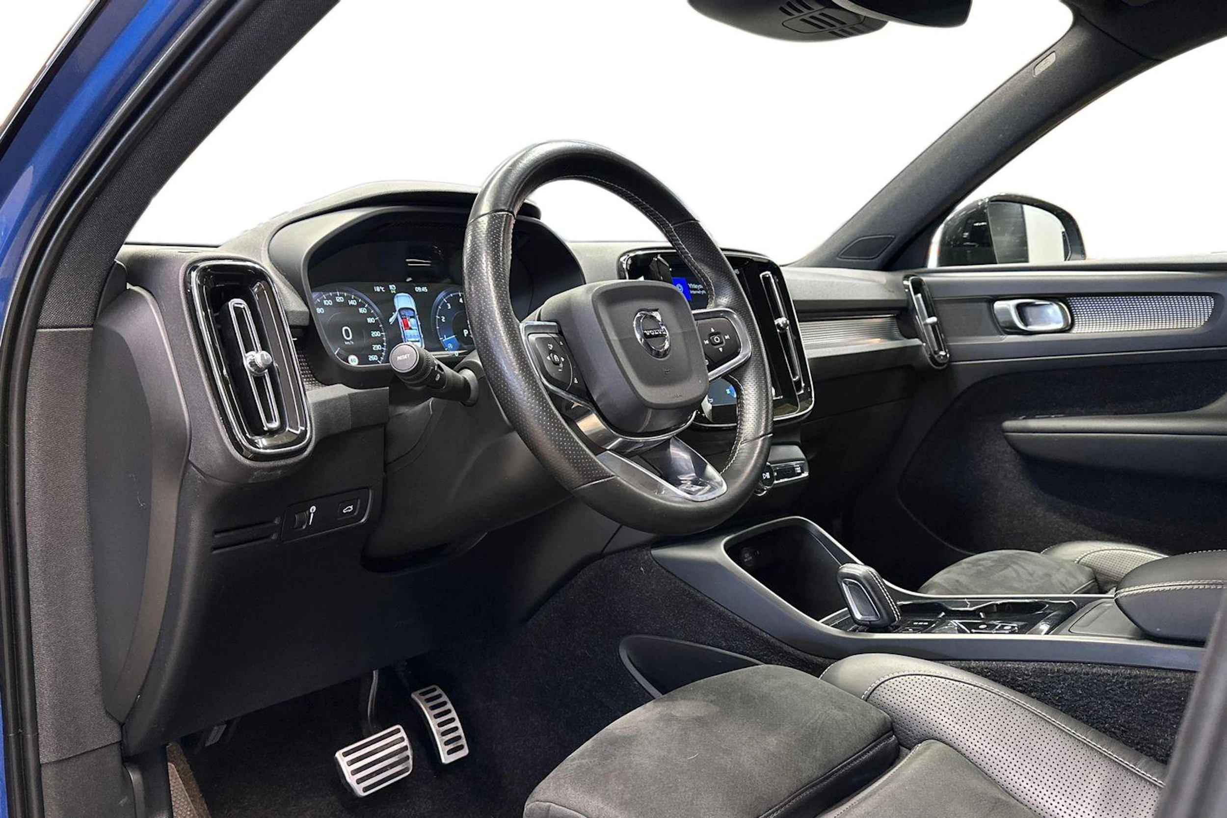 sininen Volvo XC40 2019 kuva 6.