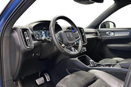 sininen Volvo XC40 2019 kuva 6.
