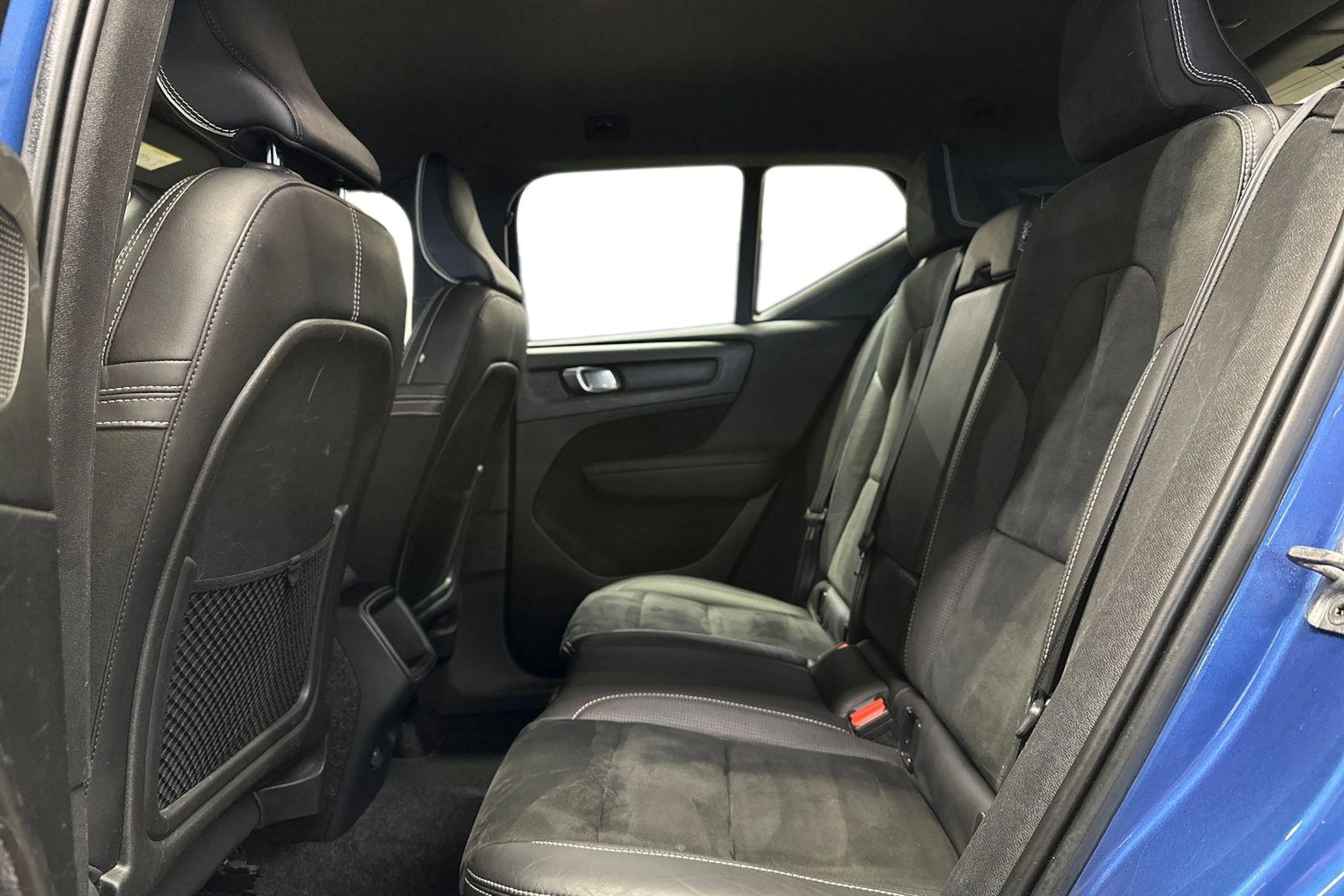 sininen Volvo XC40 2019 kuva 8.