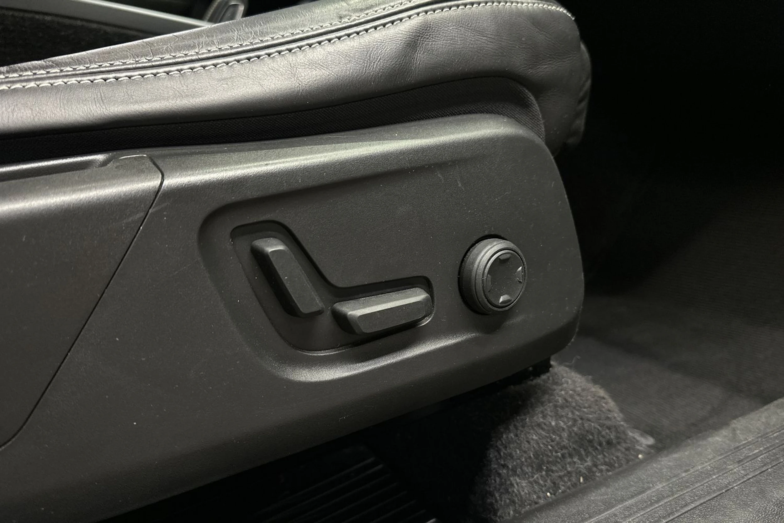 sininen Volvo XC40 2019 kuva 11.