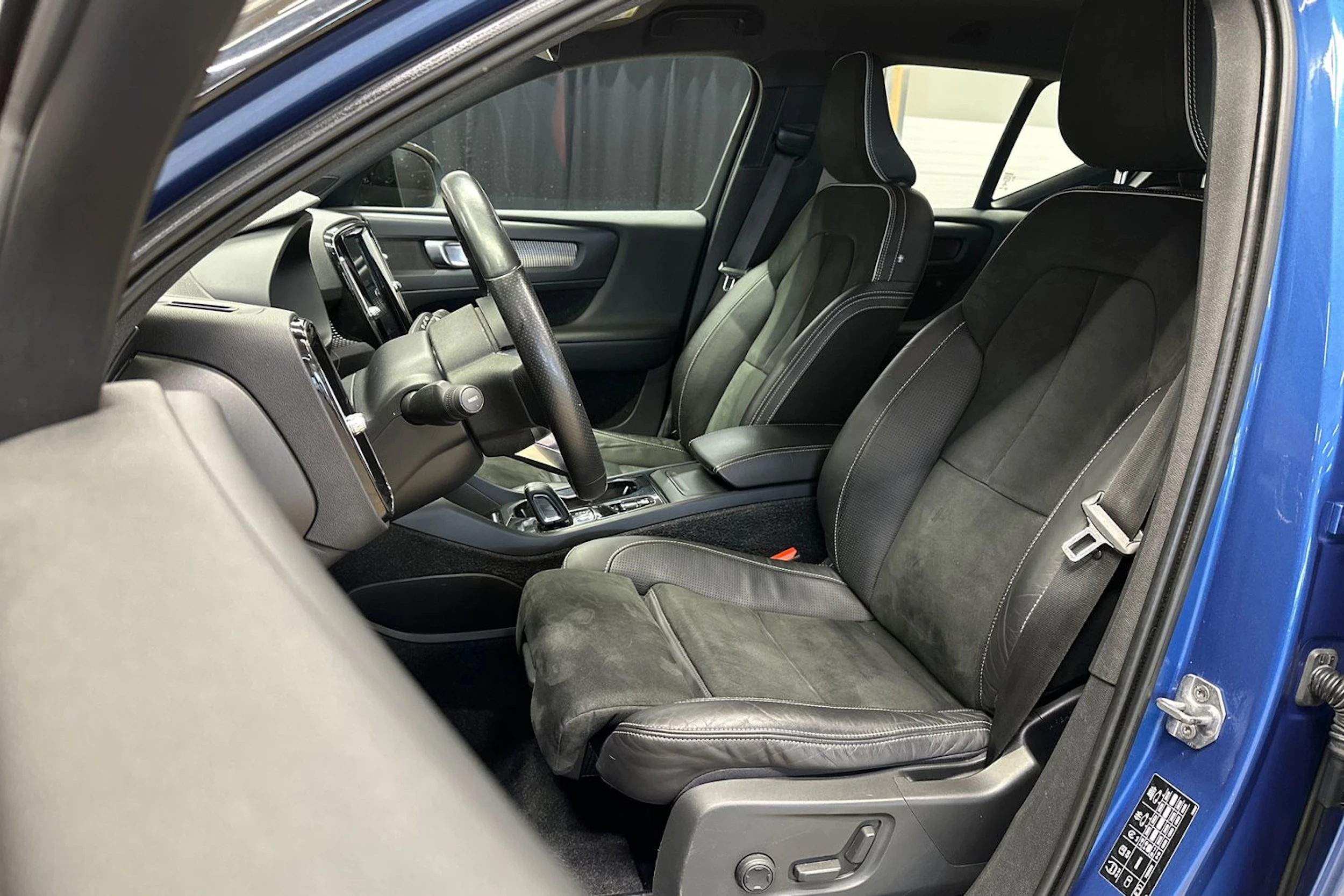 sininen Volvo XC40 2019 kuva 12.