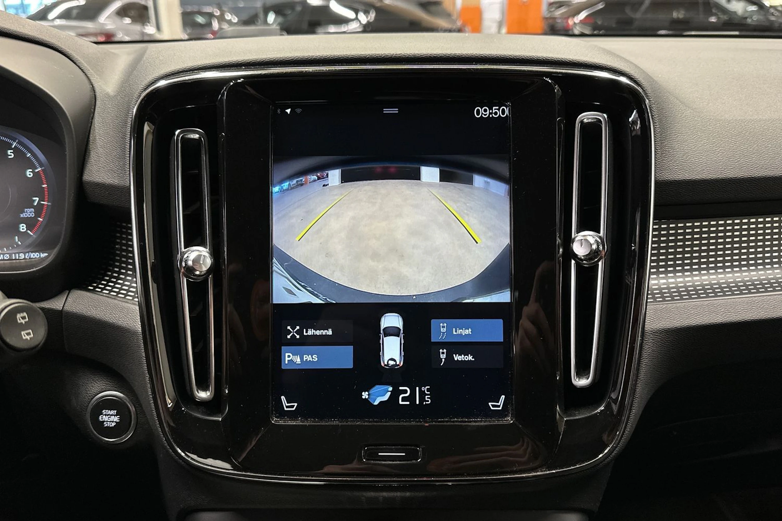 sininen Volvo XC40 2019 kuva 13.