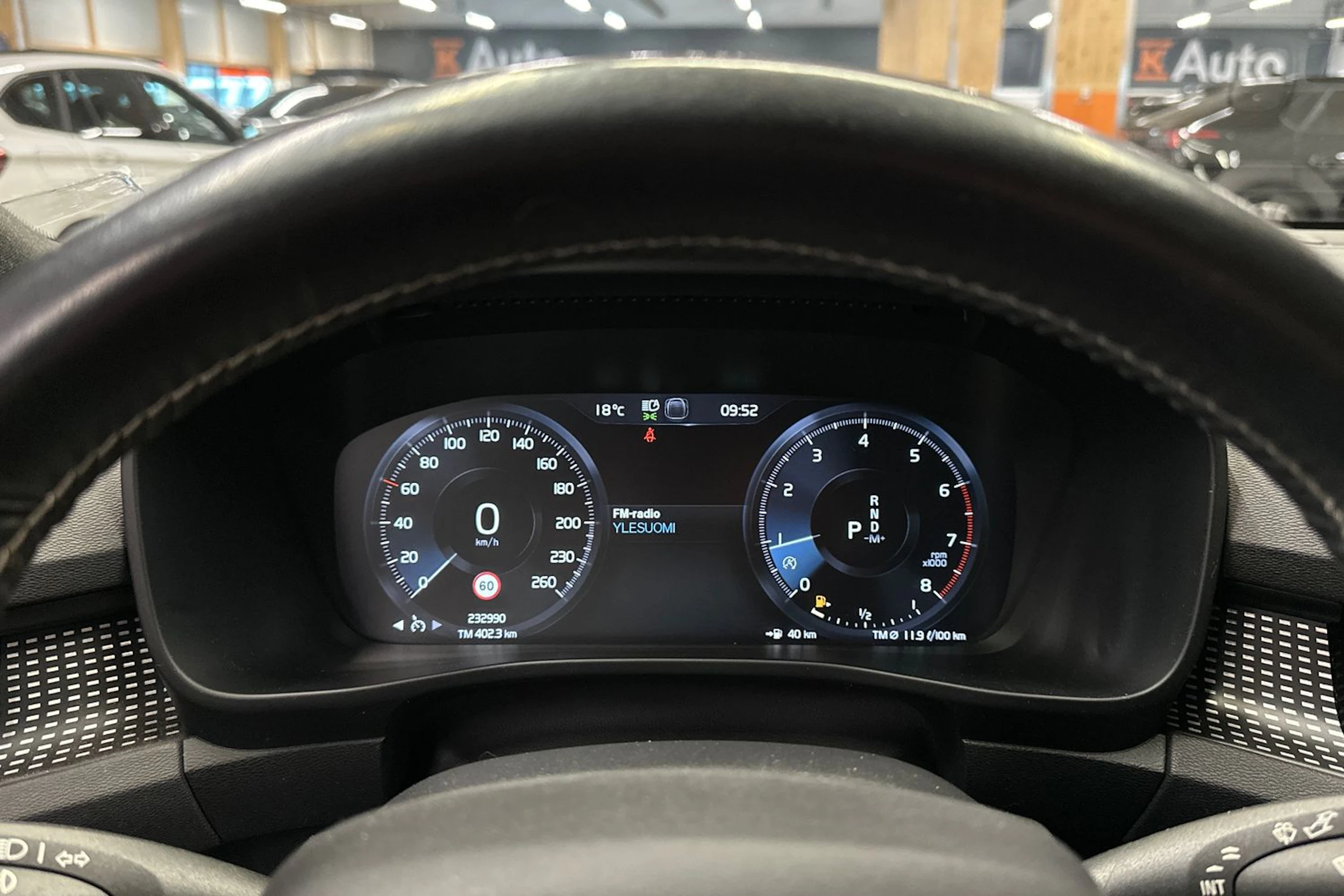 sininen Volvo XC40 2019 kuva 16.