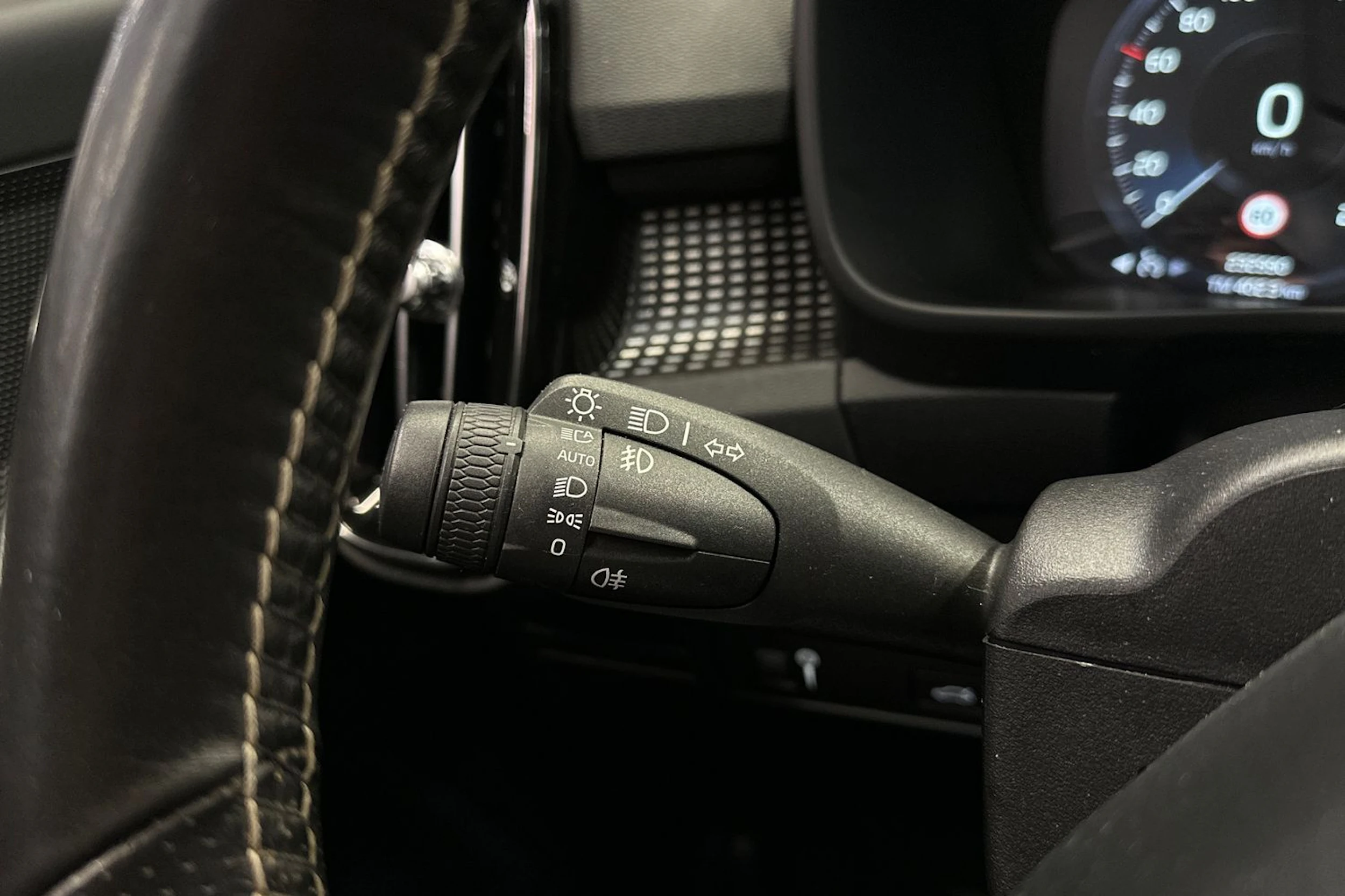 sininen Volvo XC40 2019 kuva 17.