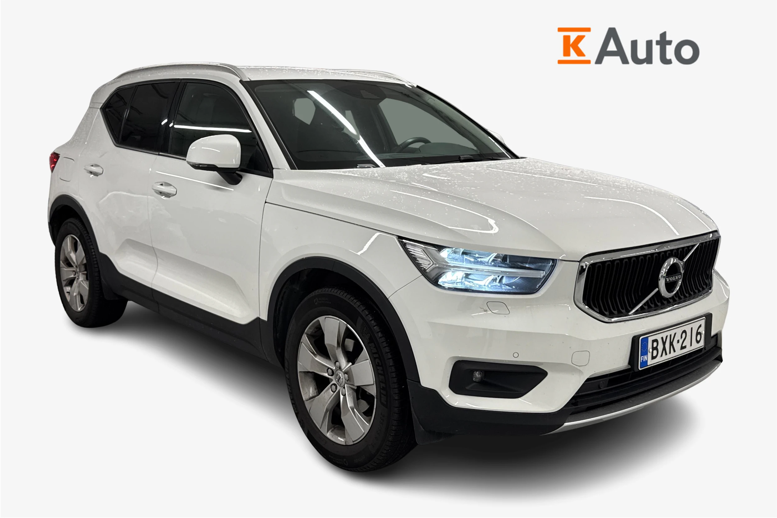 Valkoinen Volvo XC40 2020 kuva 1.