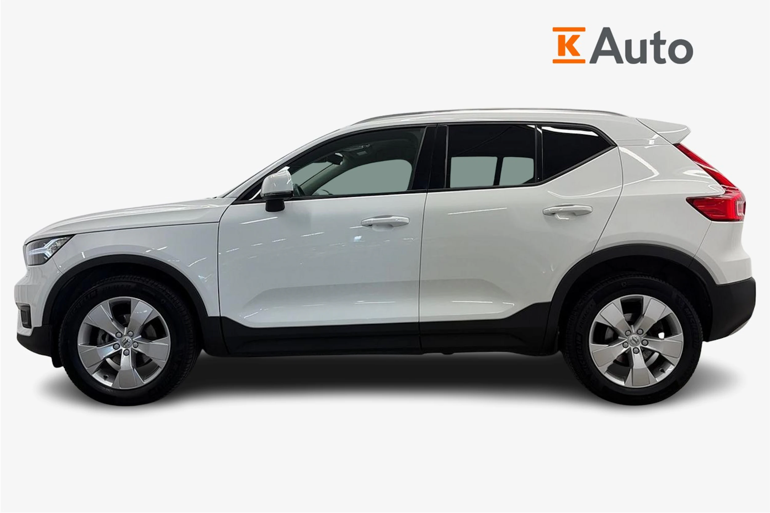 Valkoinen Volvo XC40 2020 kuva 5.